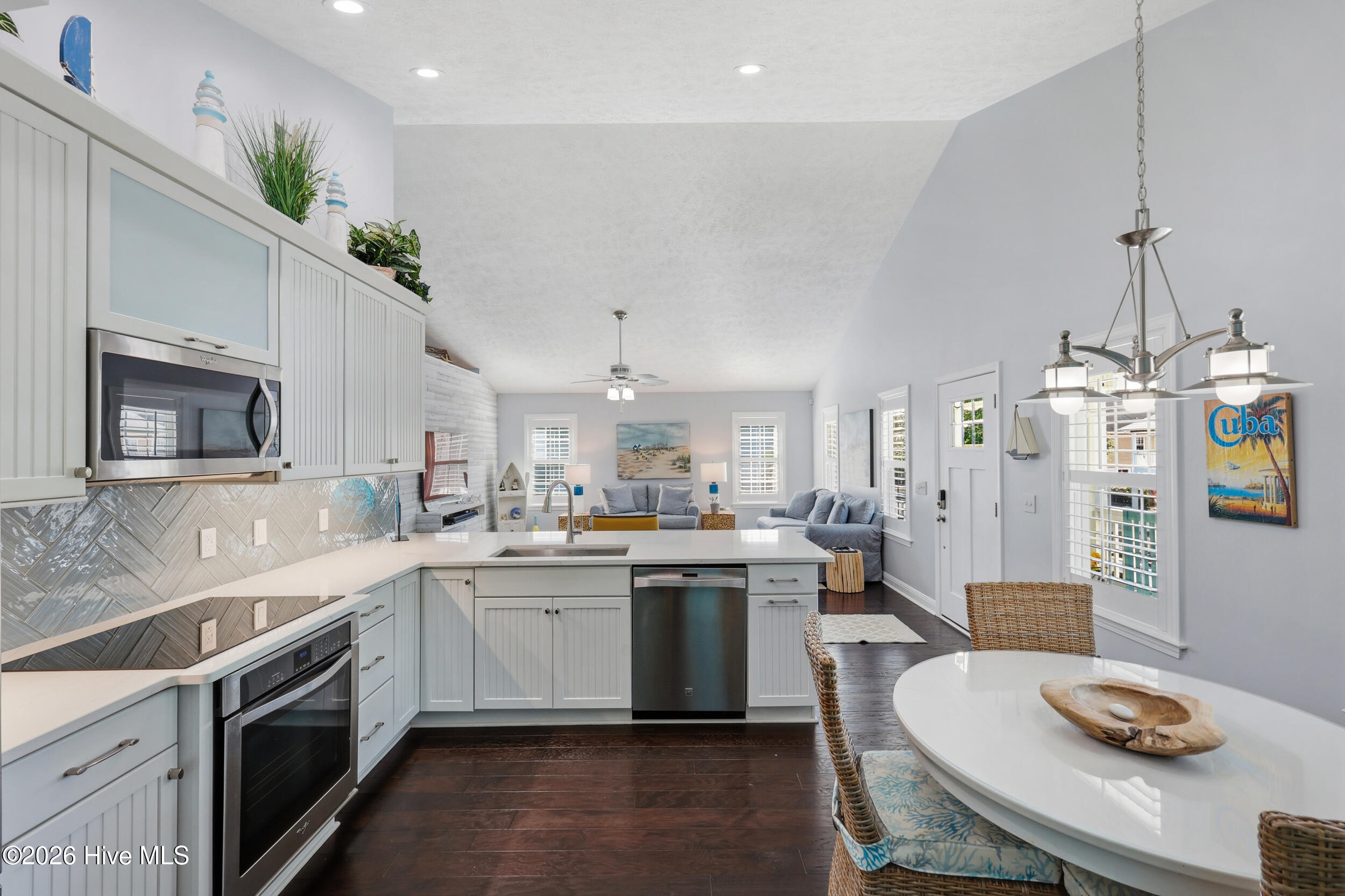 100567989 | Photo 20