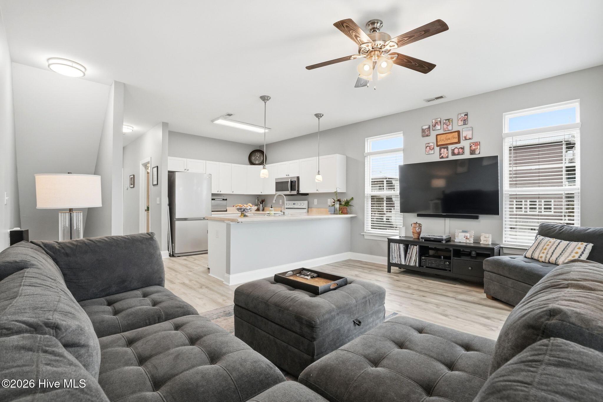 100558229 | Photo 12