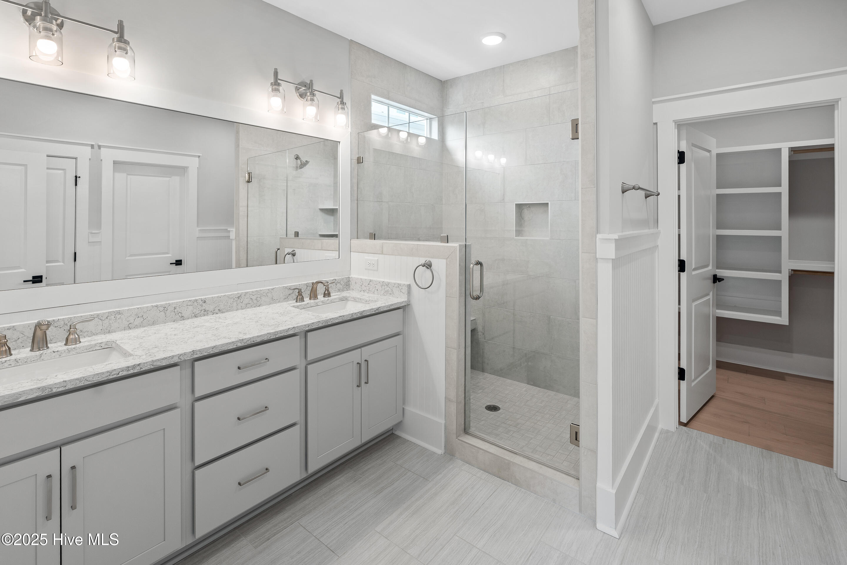 100517421 | Photo 26