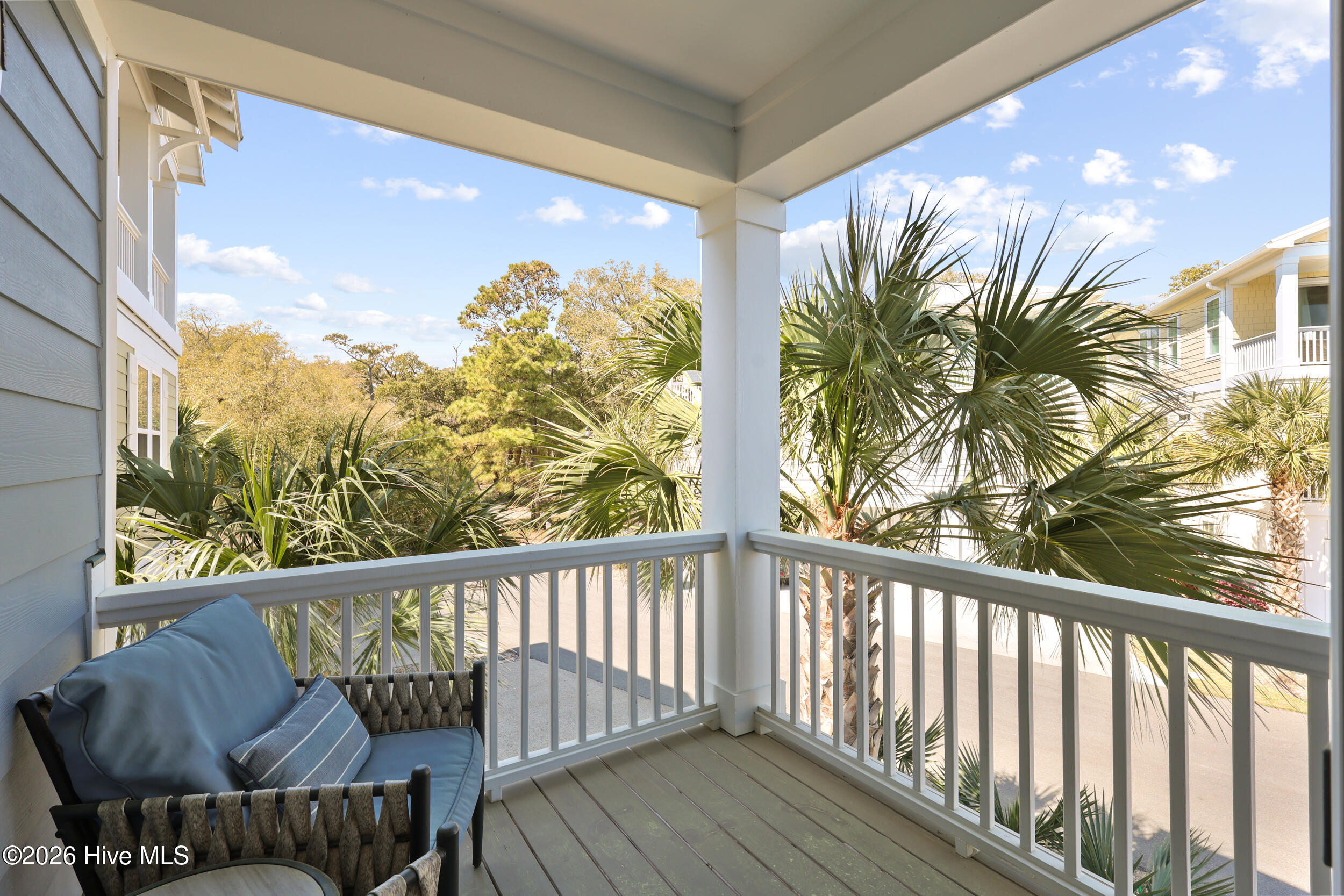 100563355 | Photo 38