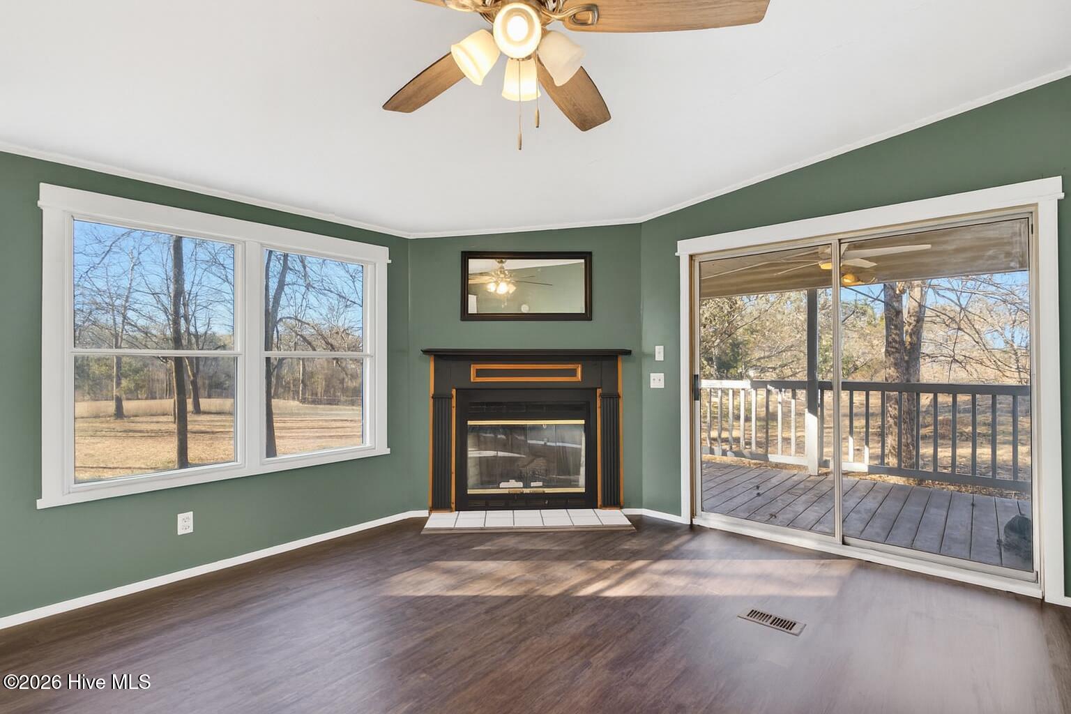 100551821 | Photo 12