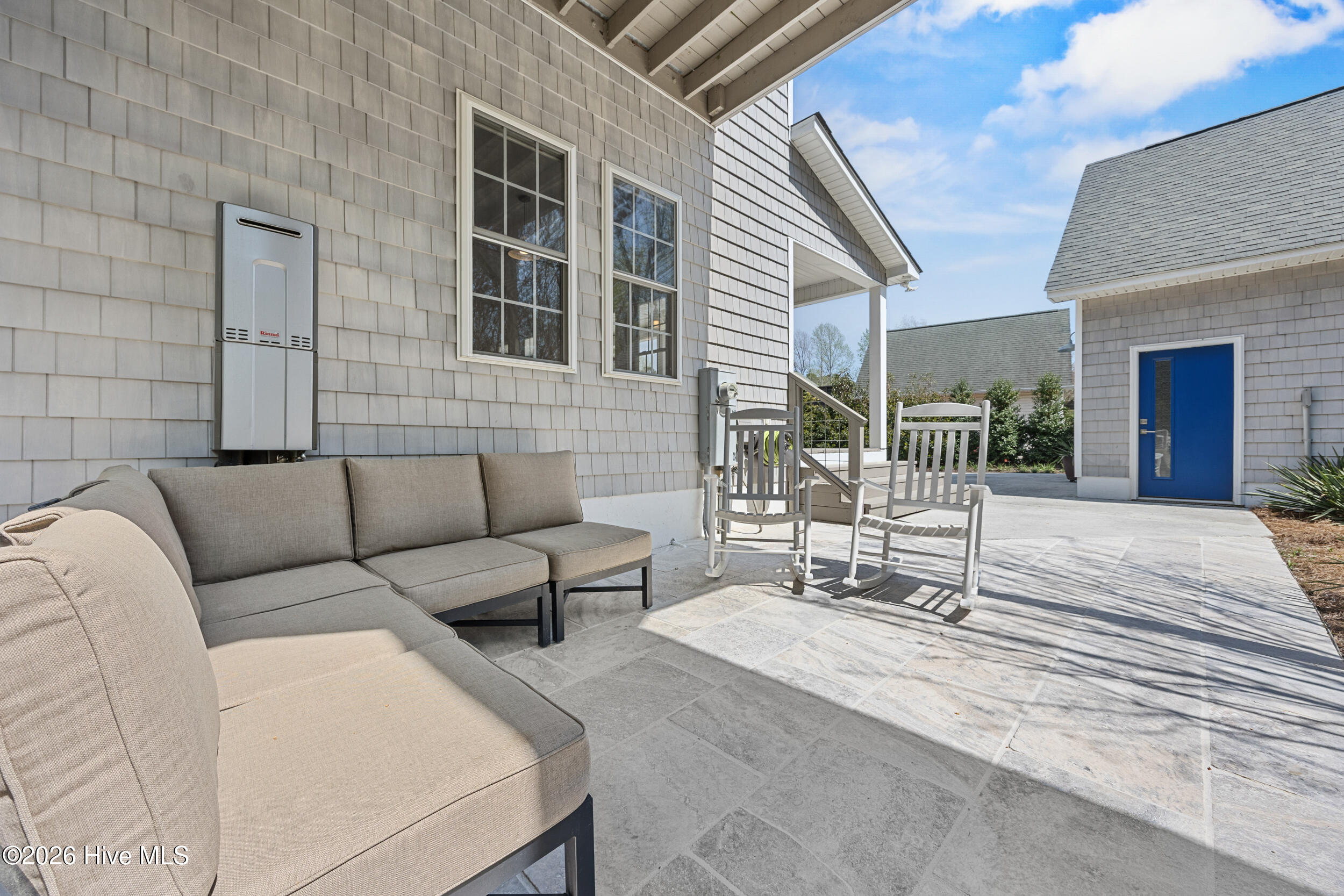 100562849 | Photo 47