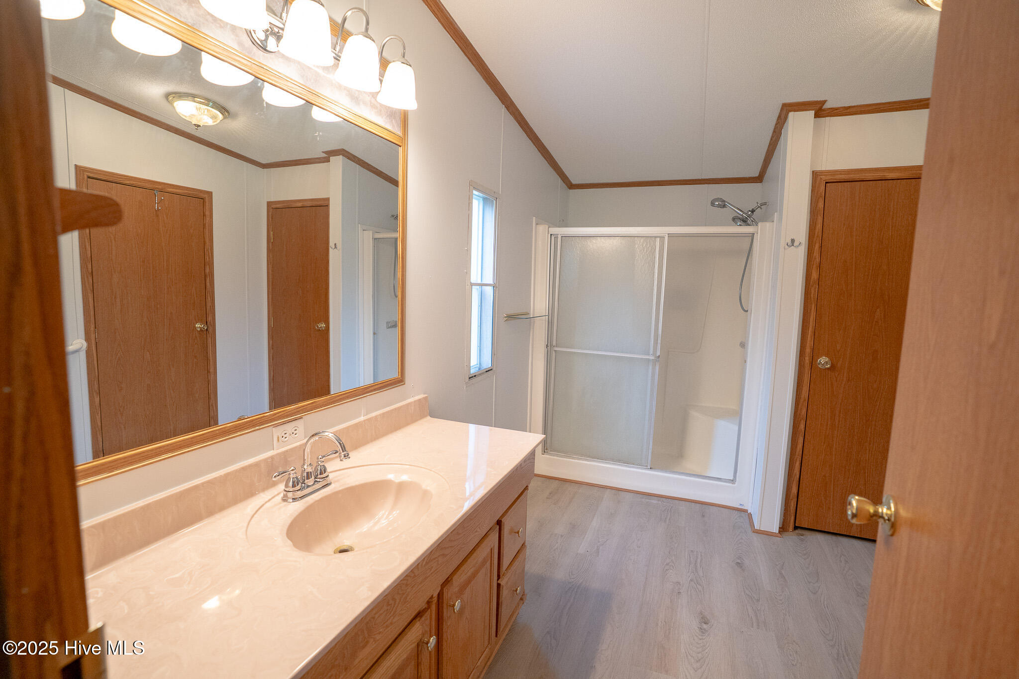 100513589 | Photo 14