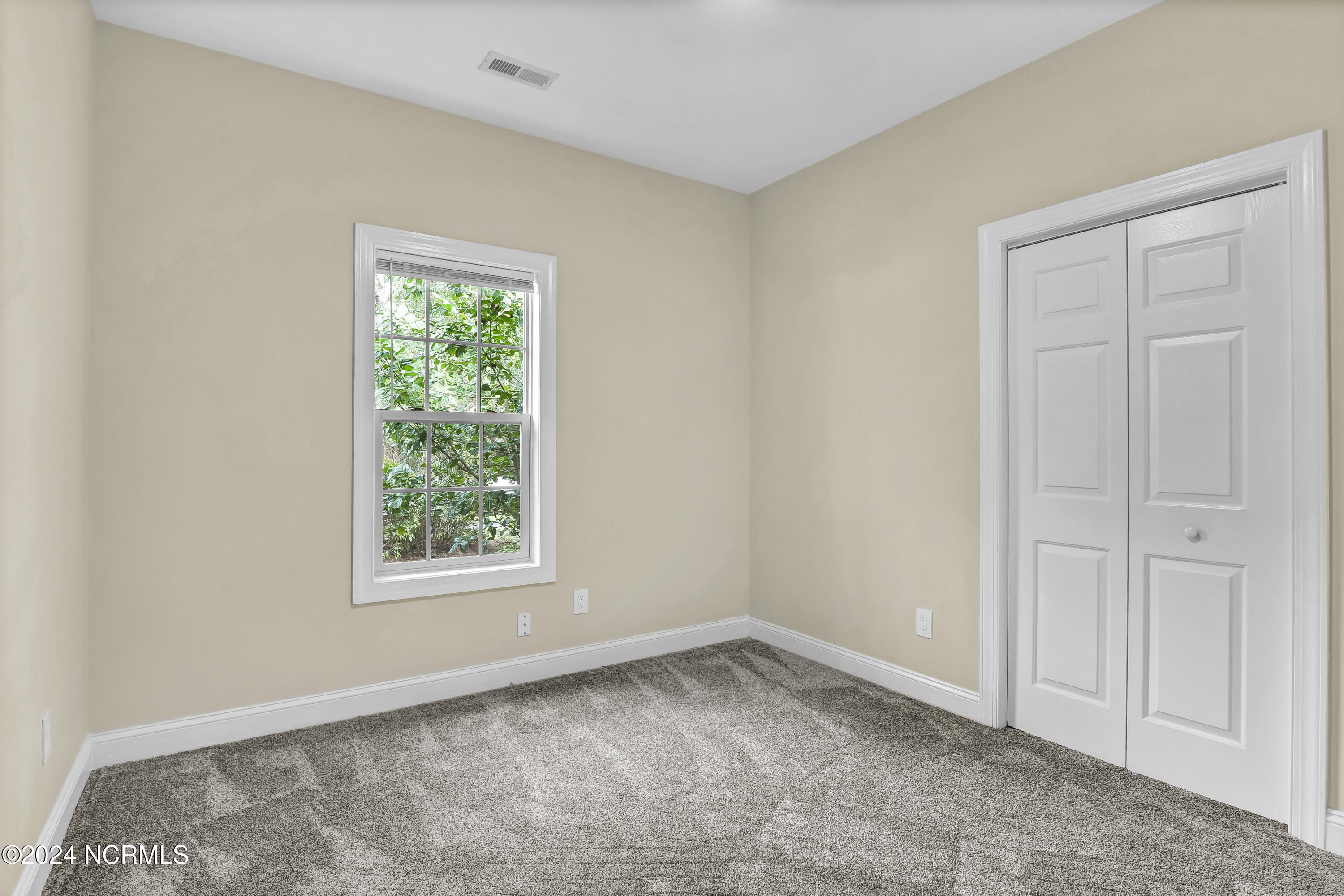 100567589 | Photo 25