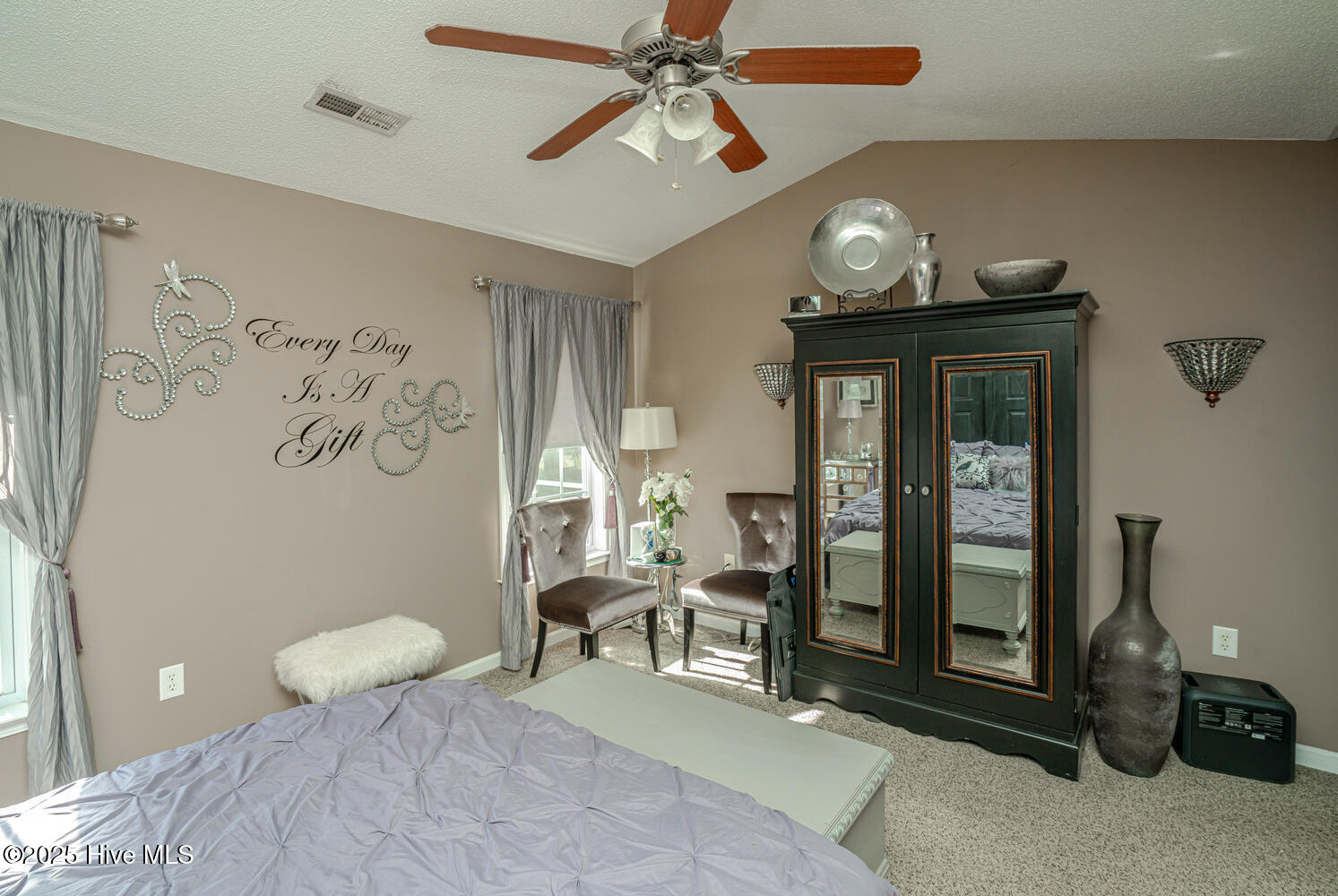 100542303 | Photo 18