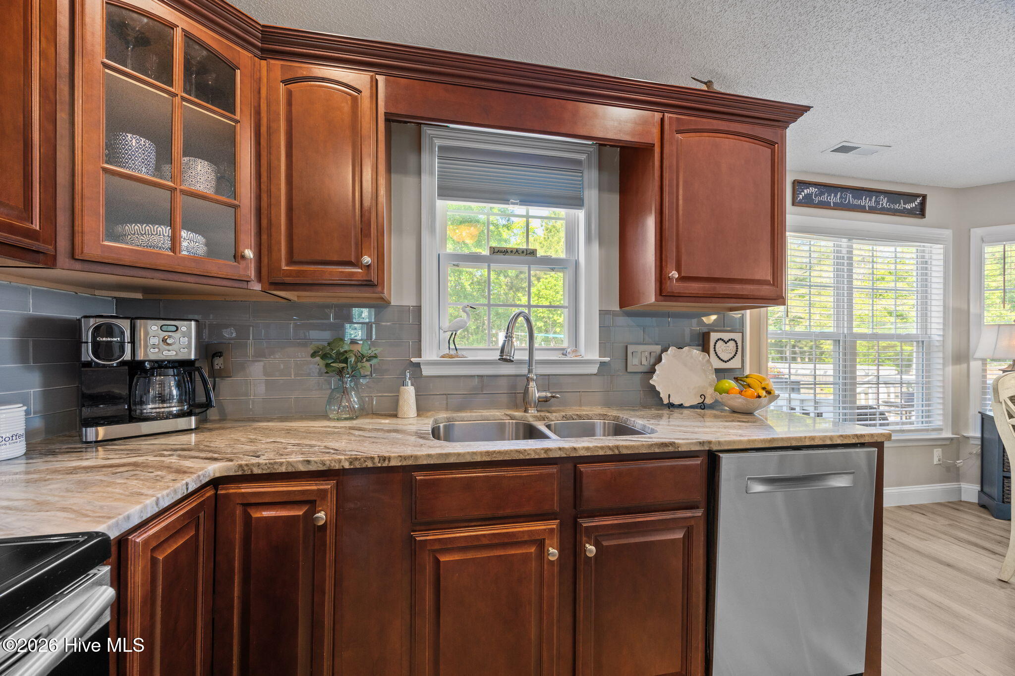 100568672 | Photo 25