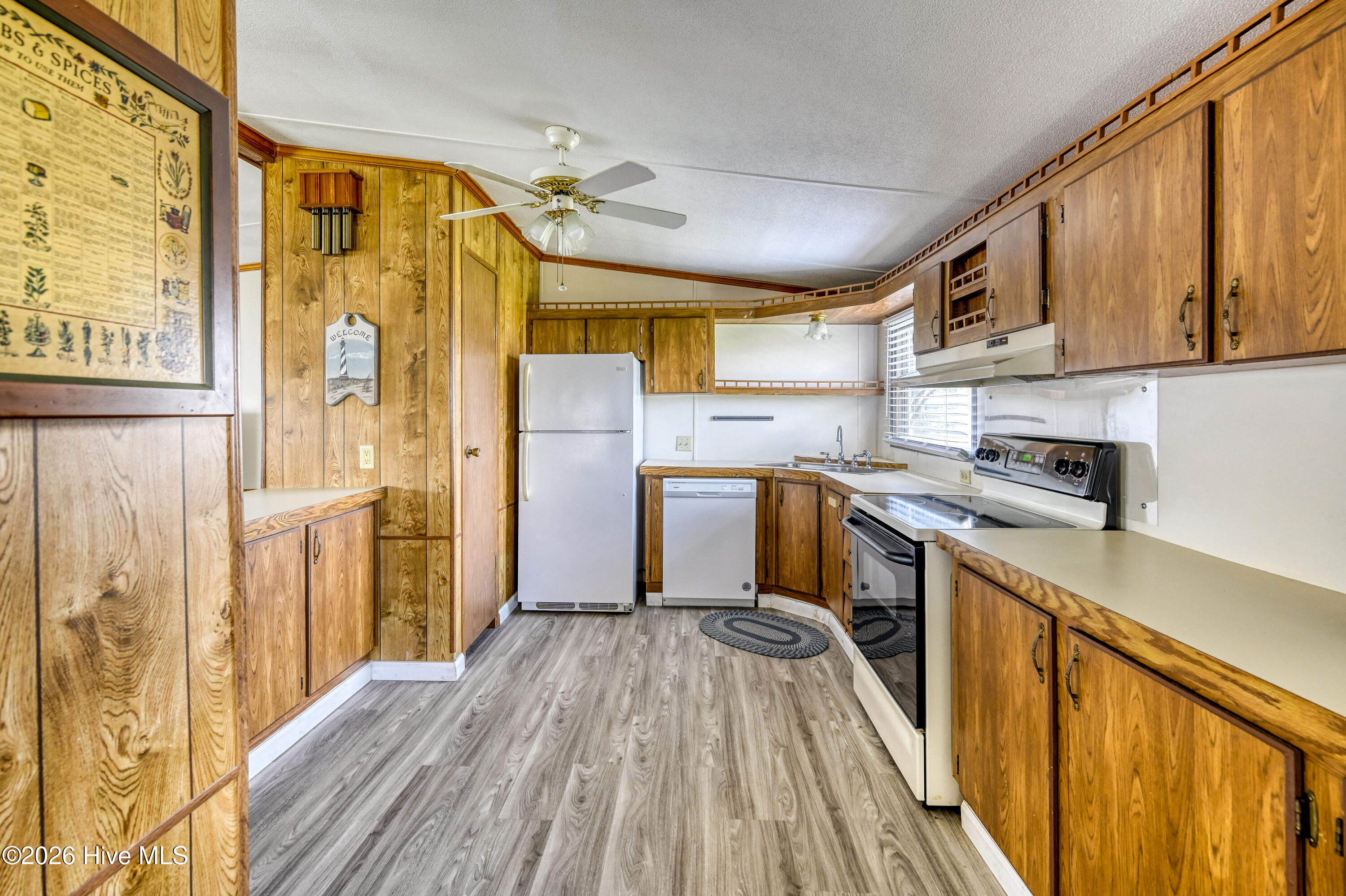 100562691 | Photo 18