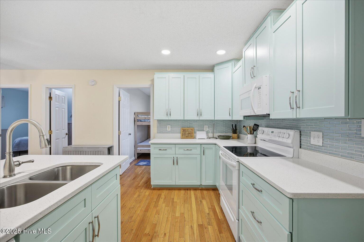 100546688 | Photo 11