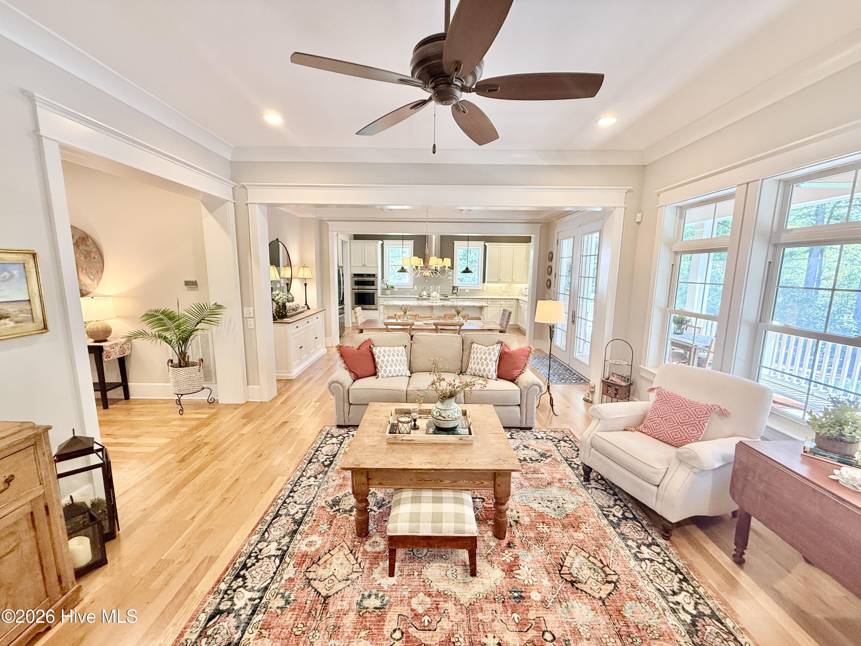 100567886 | Photo 12