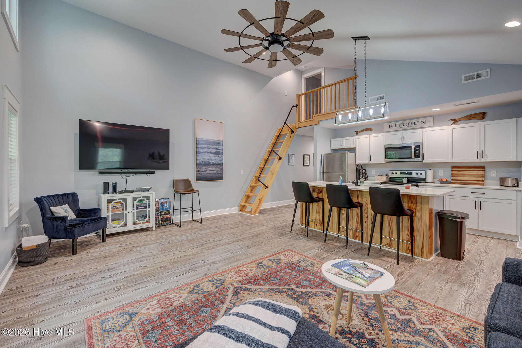 100558109 | Photo 48