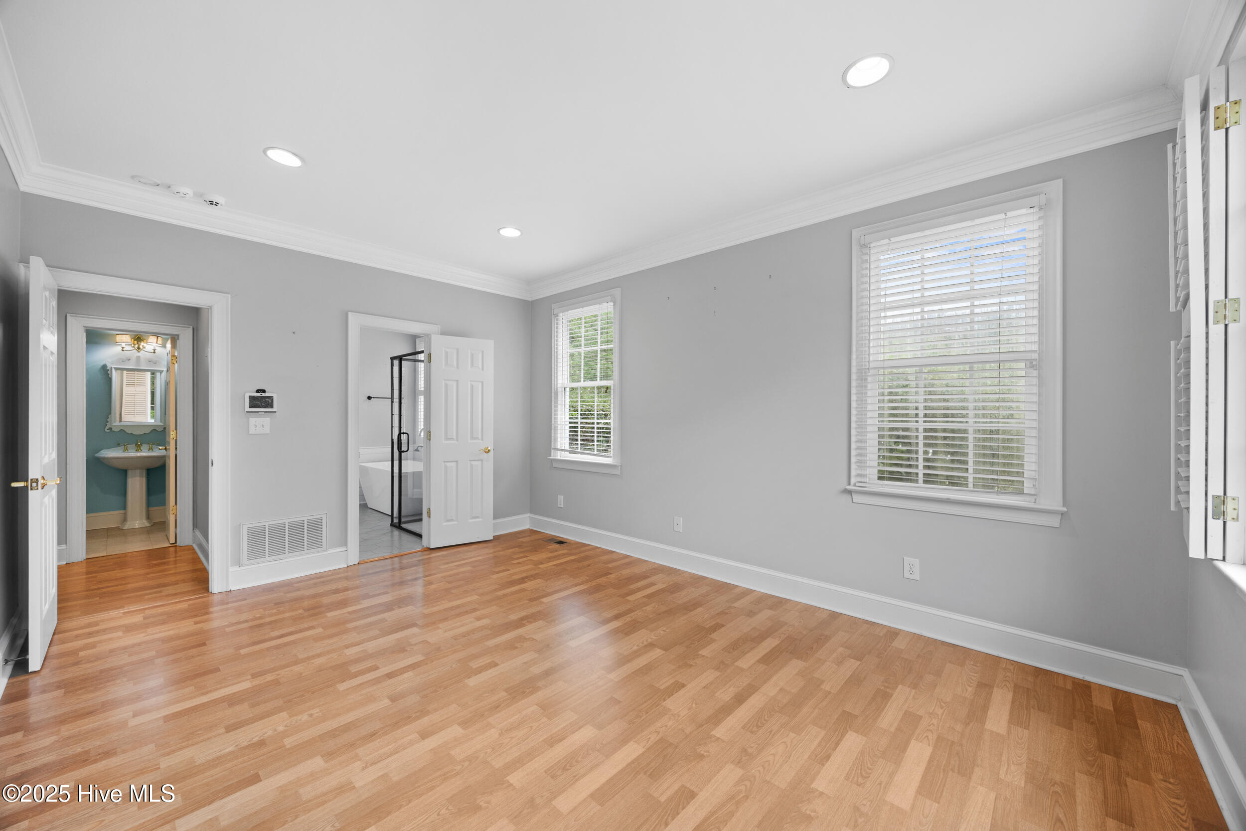 100538720 | Photo 29