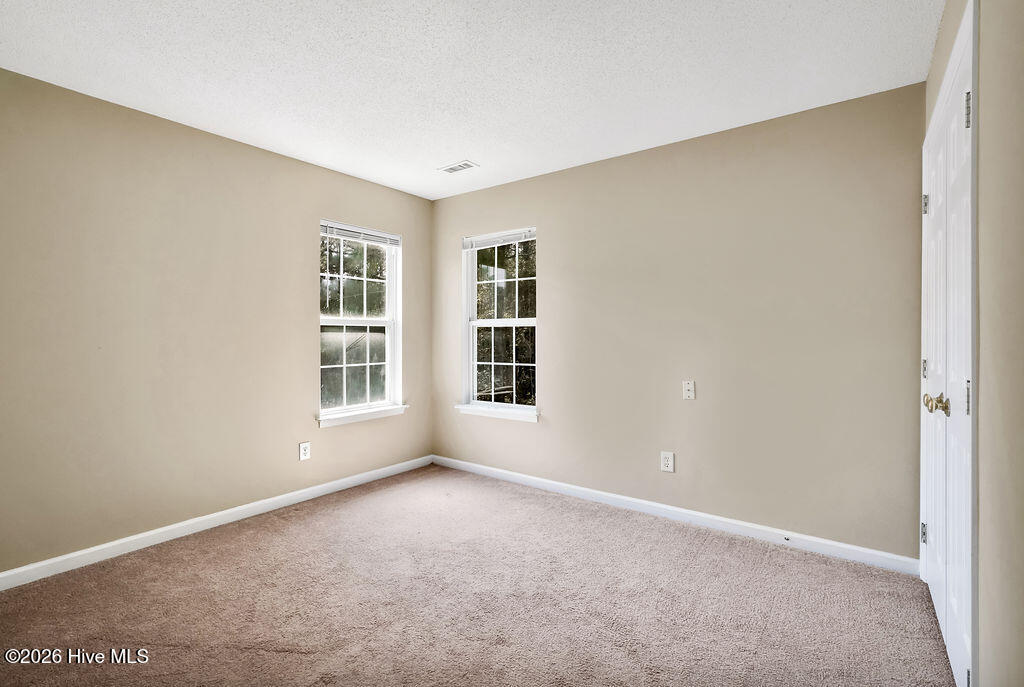 100563606 | Photo 24