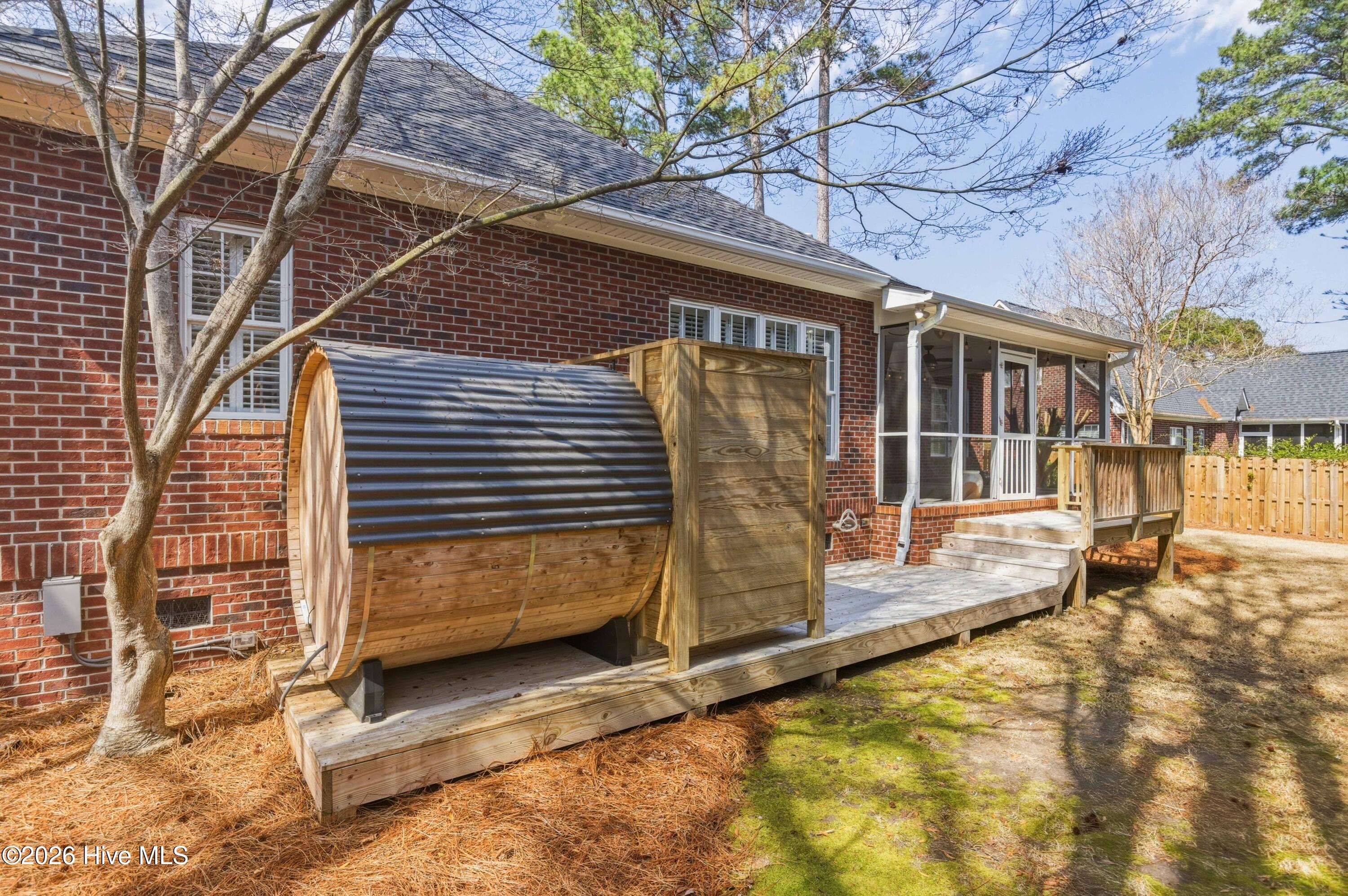 100560916 | Photo 78