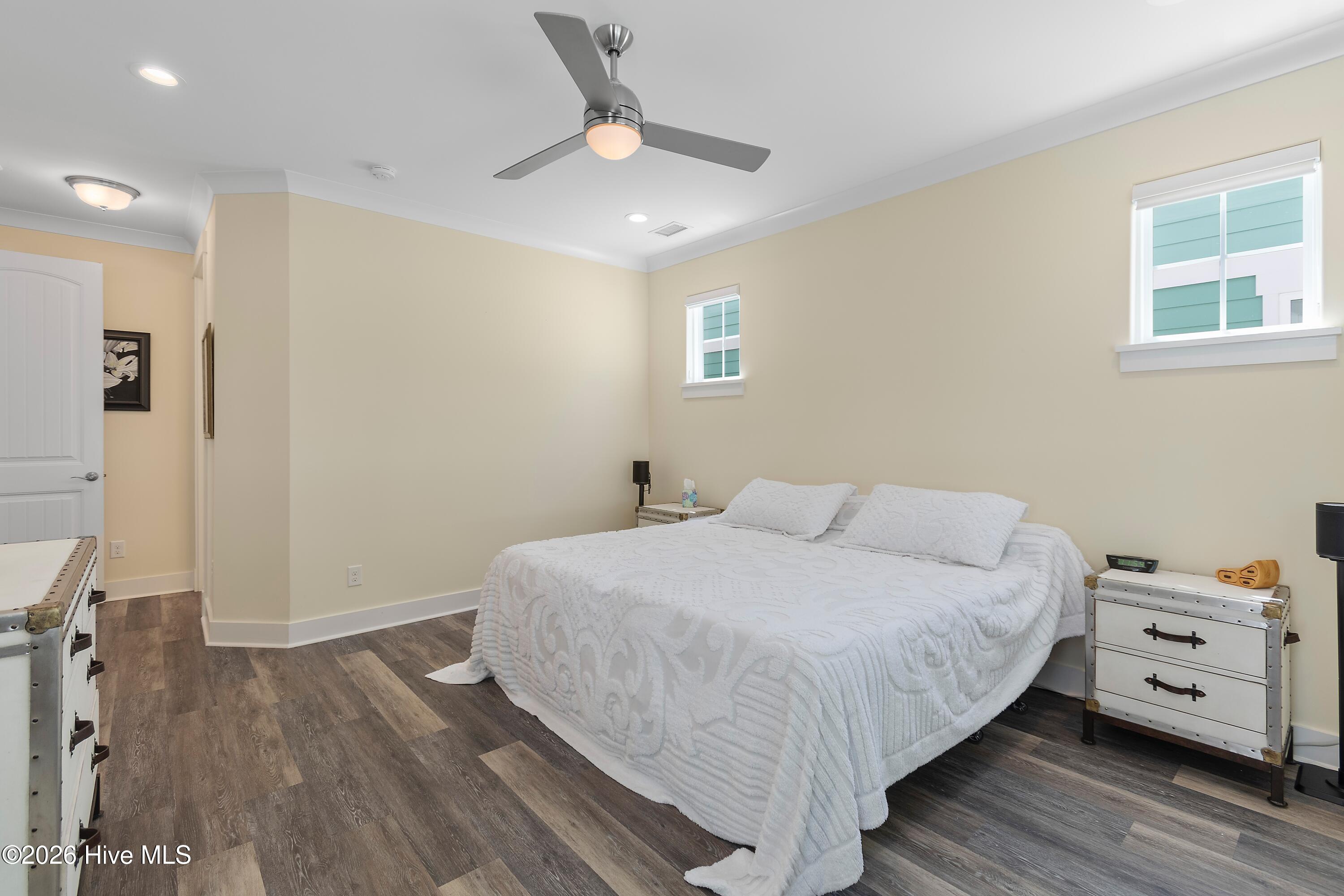 100561295 | Photo 18