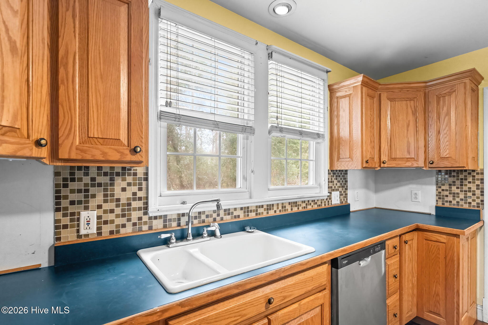 100549588 | Photo 22