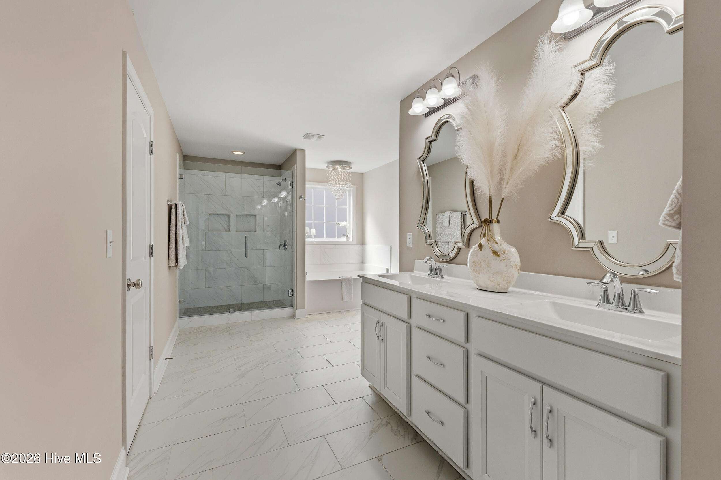 100558195 | Photo 31