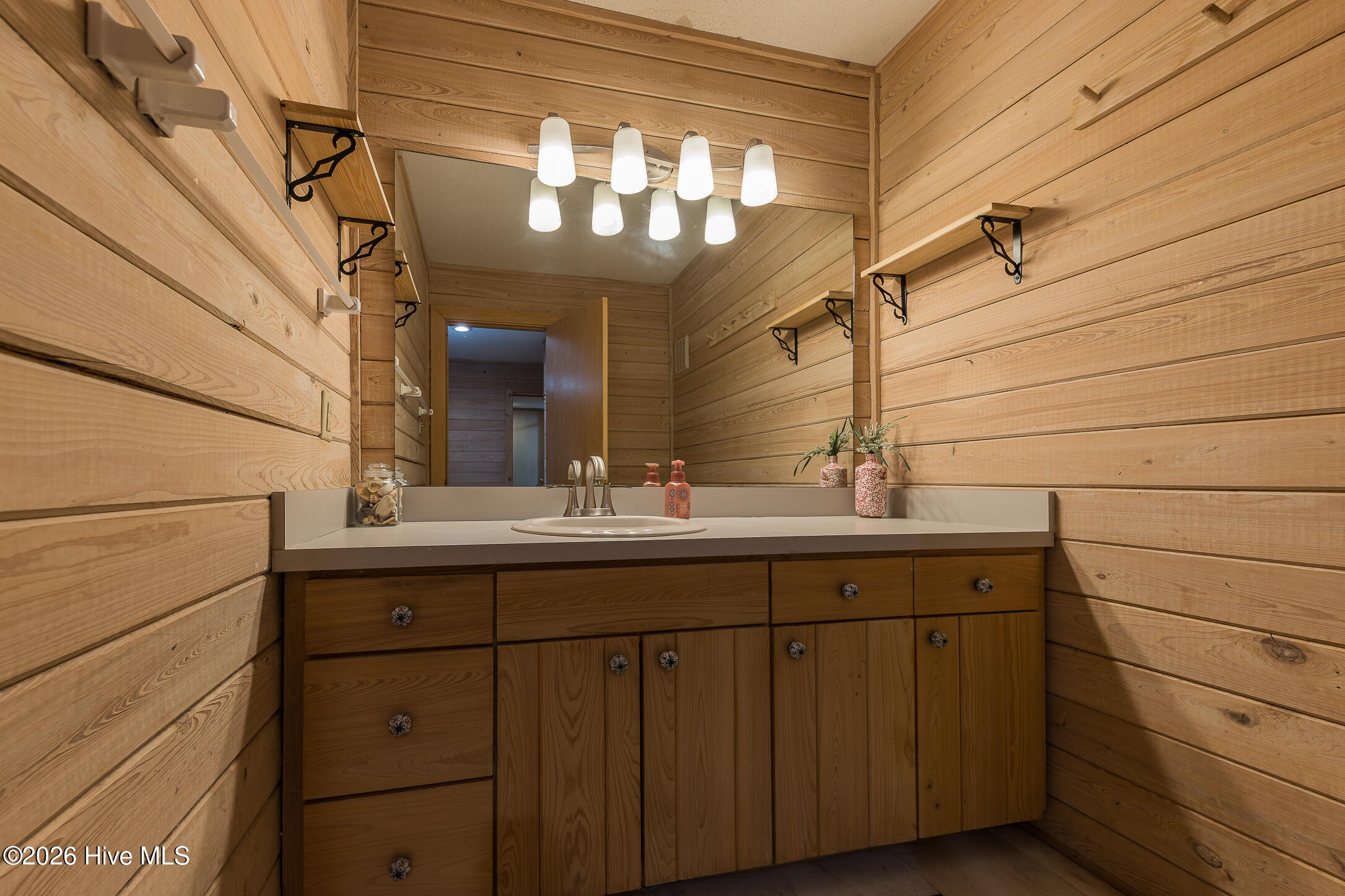 100560422 | Photo 35