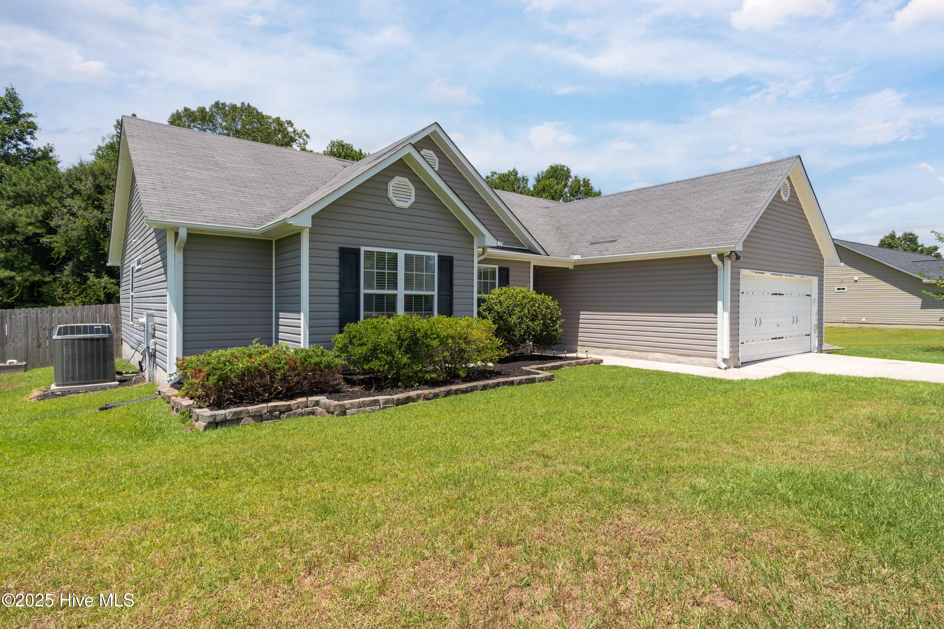 111 Camellia Creek Drive, Richlands, NC 28574 – photo 5: 004-111 Camellia Creek-4