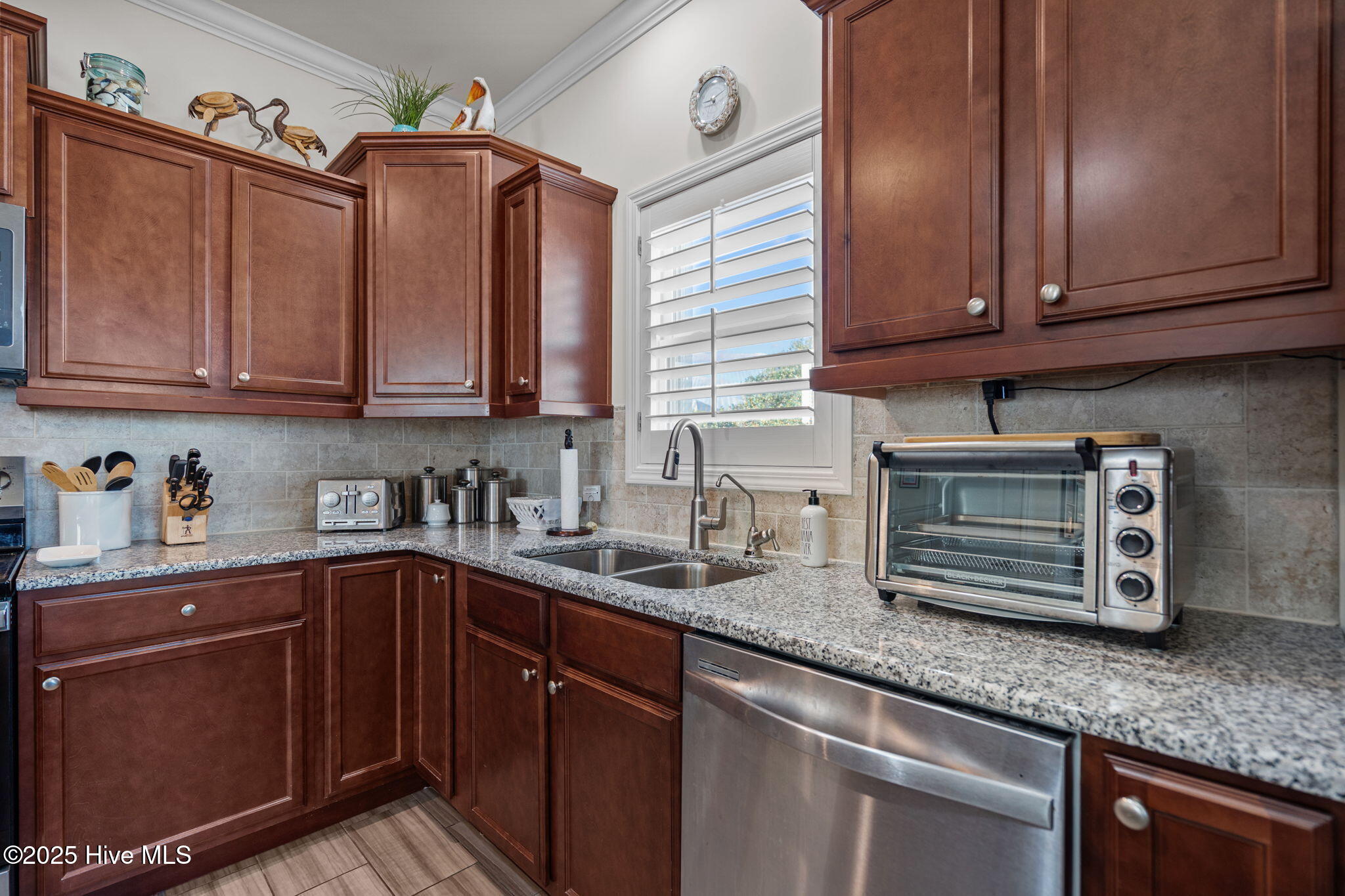 100540020 | Photo 35