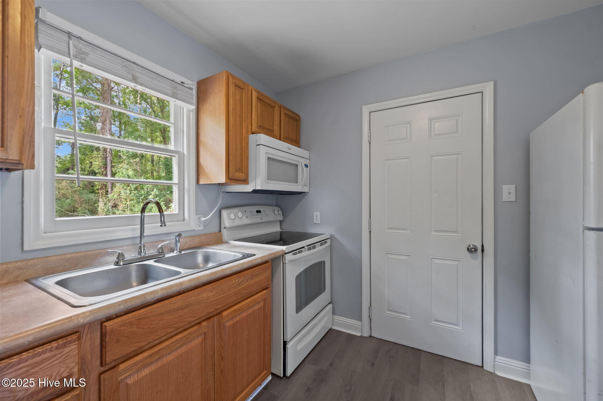 100536002 | Photo 10