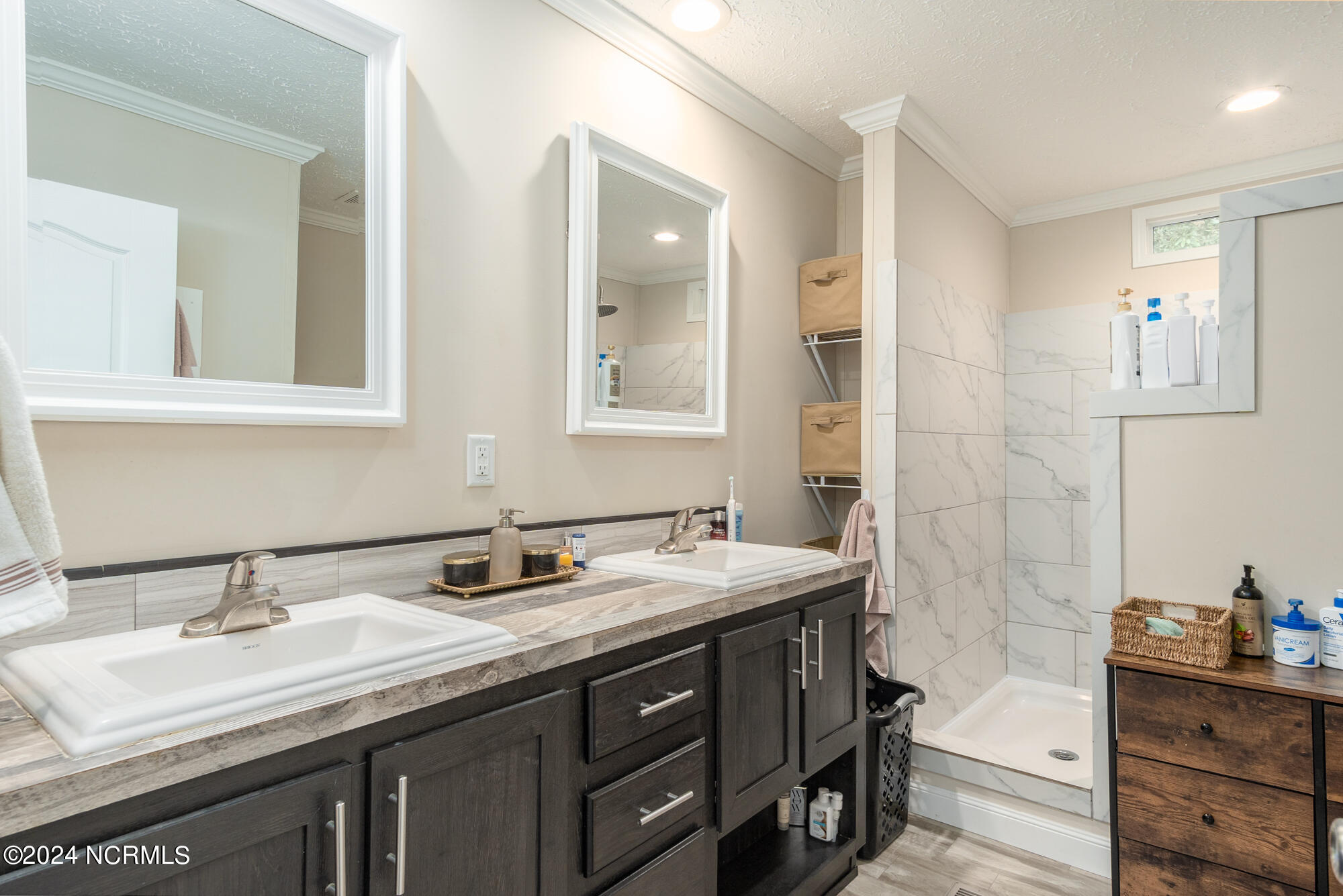 100570435 | Photo 13