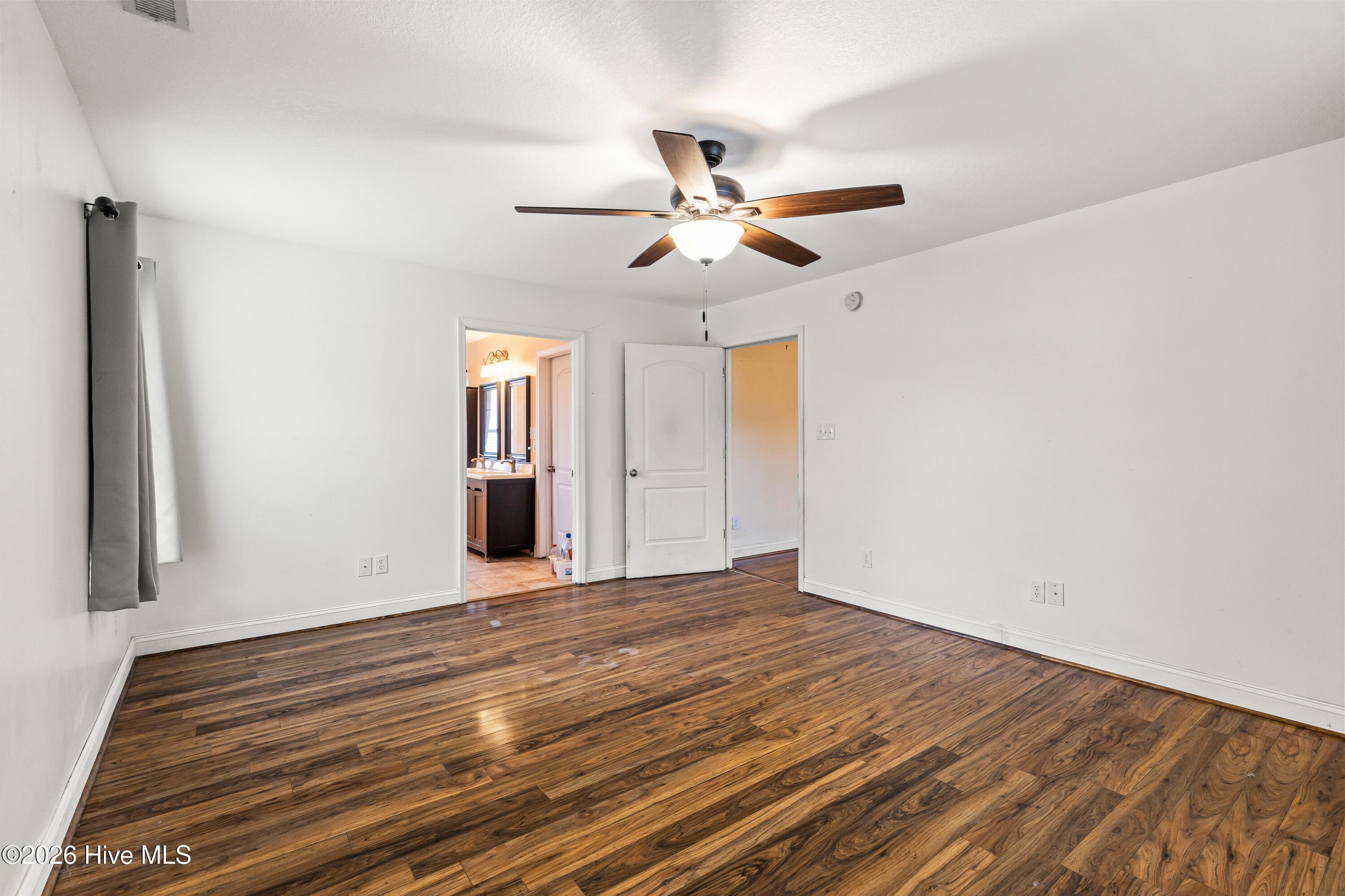 100559175 | Photo 23