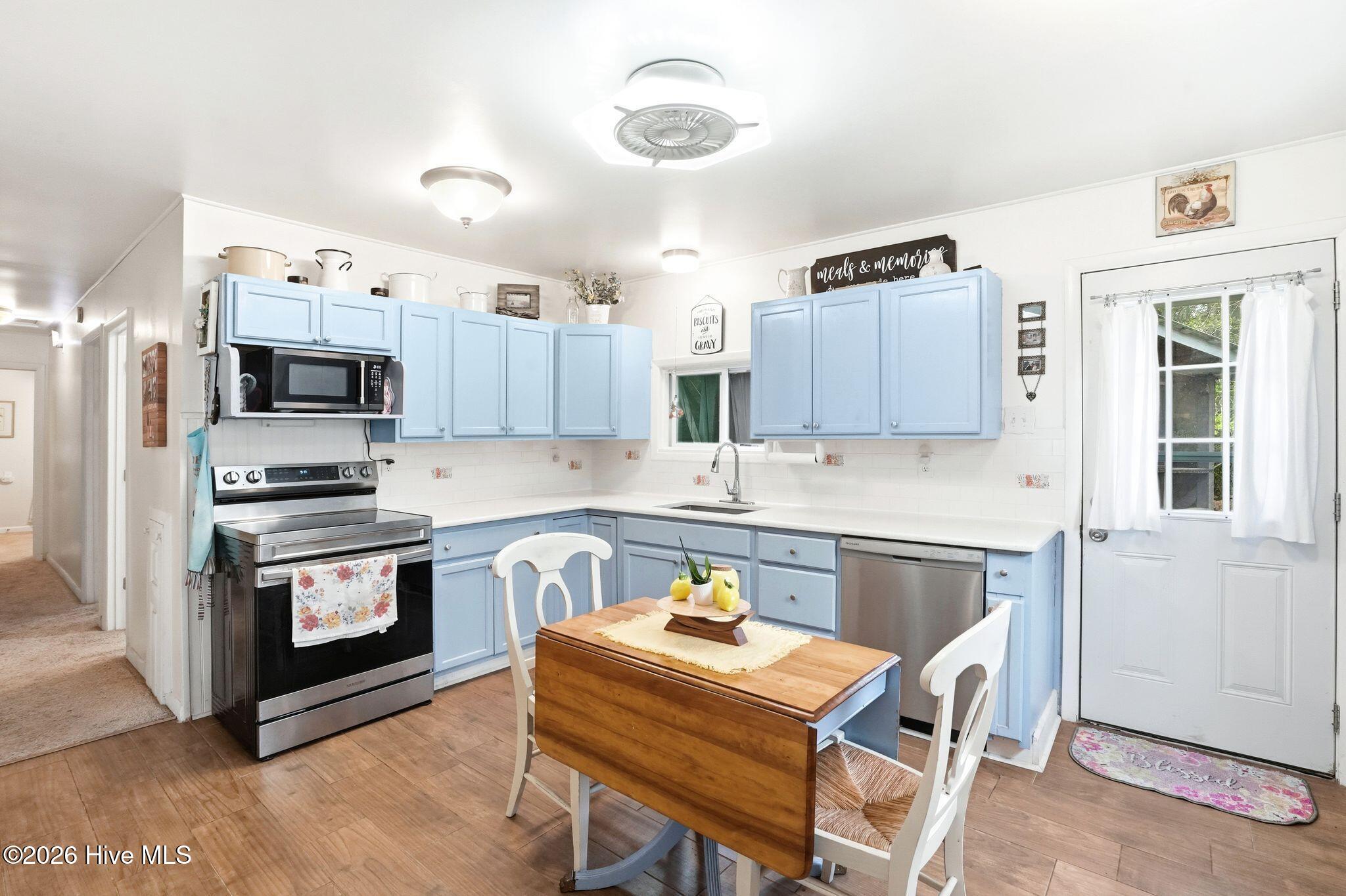 100565168 | Photo 18