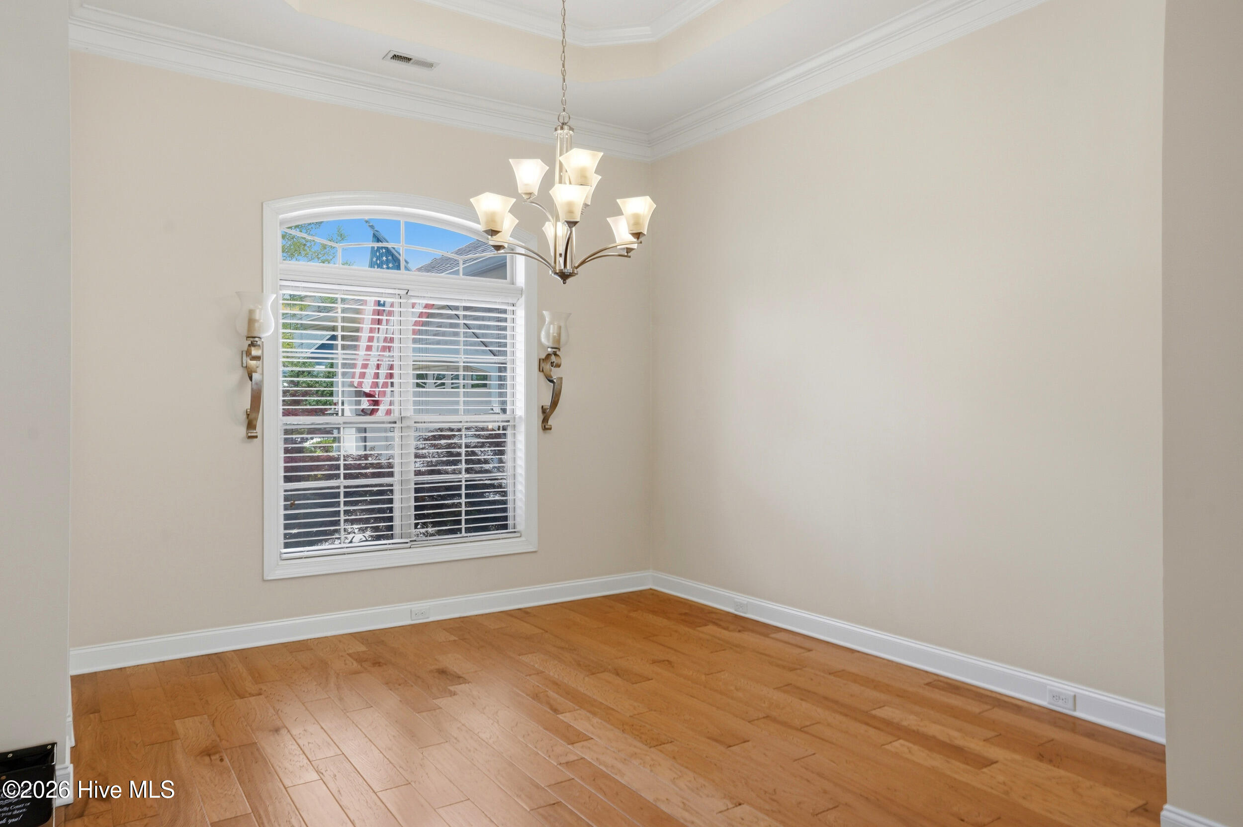 100567048 | Photo 15