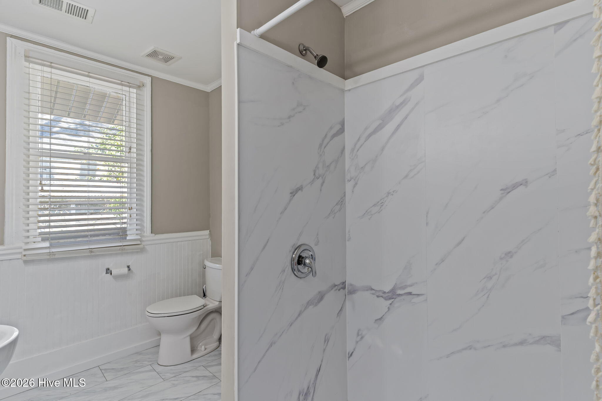 100561310 | Photo 26