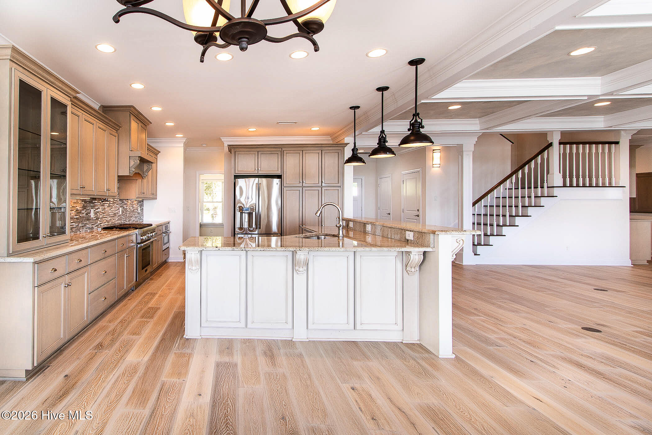 100568588 | Photo 22