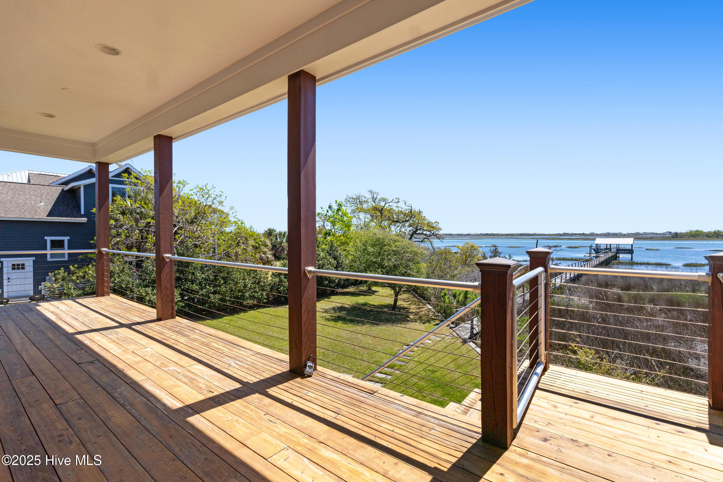 100487691 | Photo 51