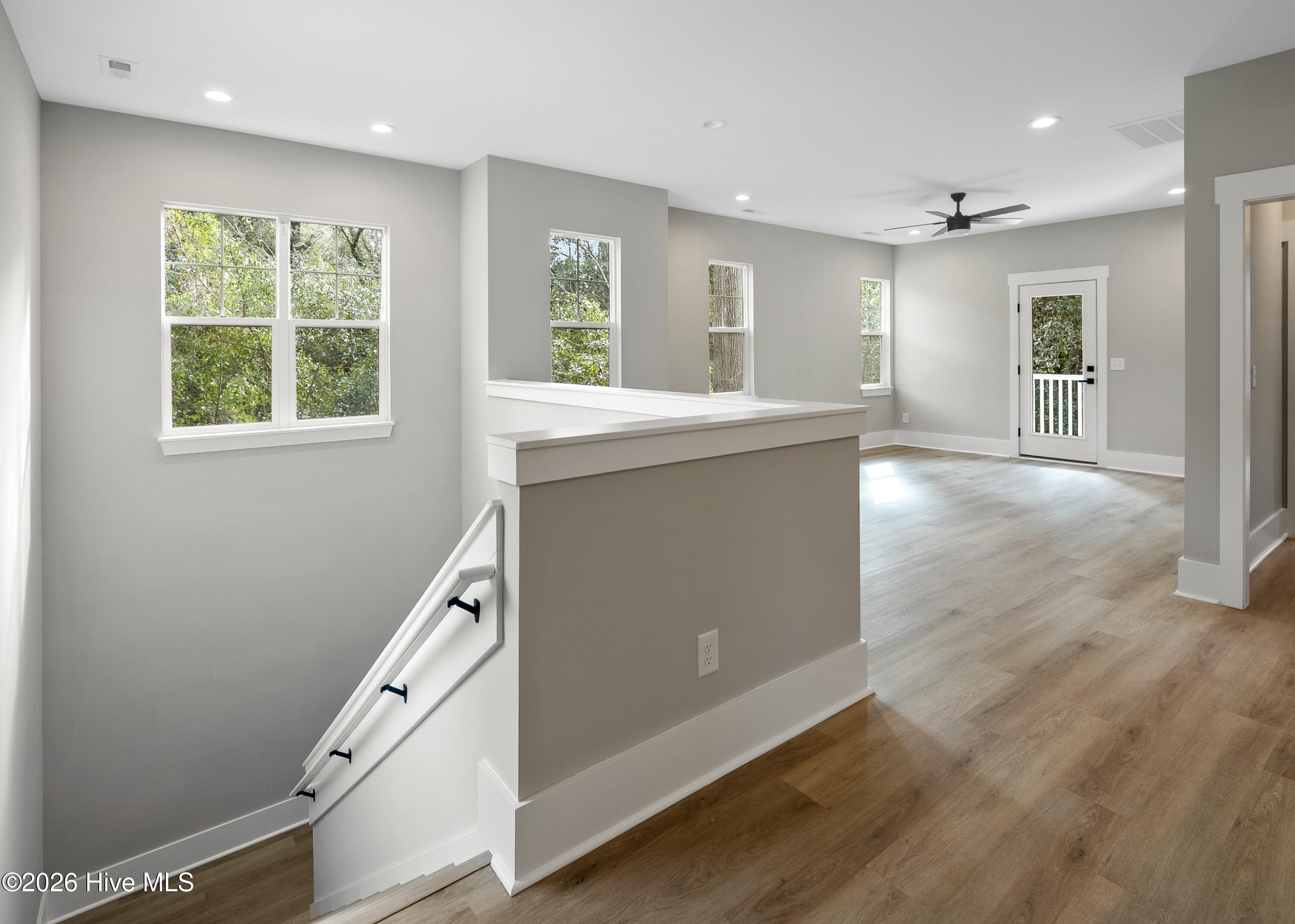 100557015 | Photo 20