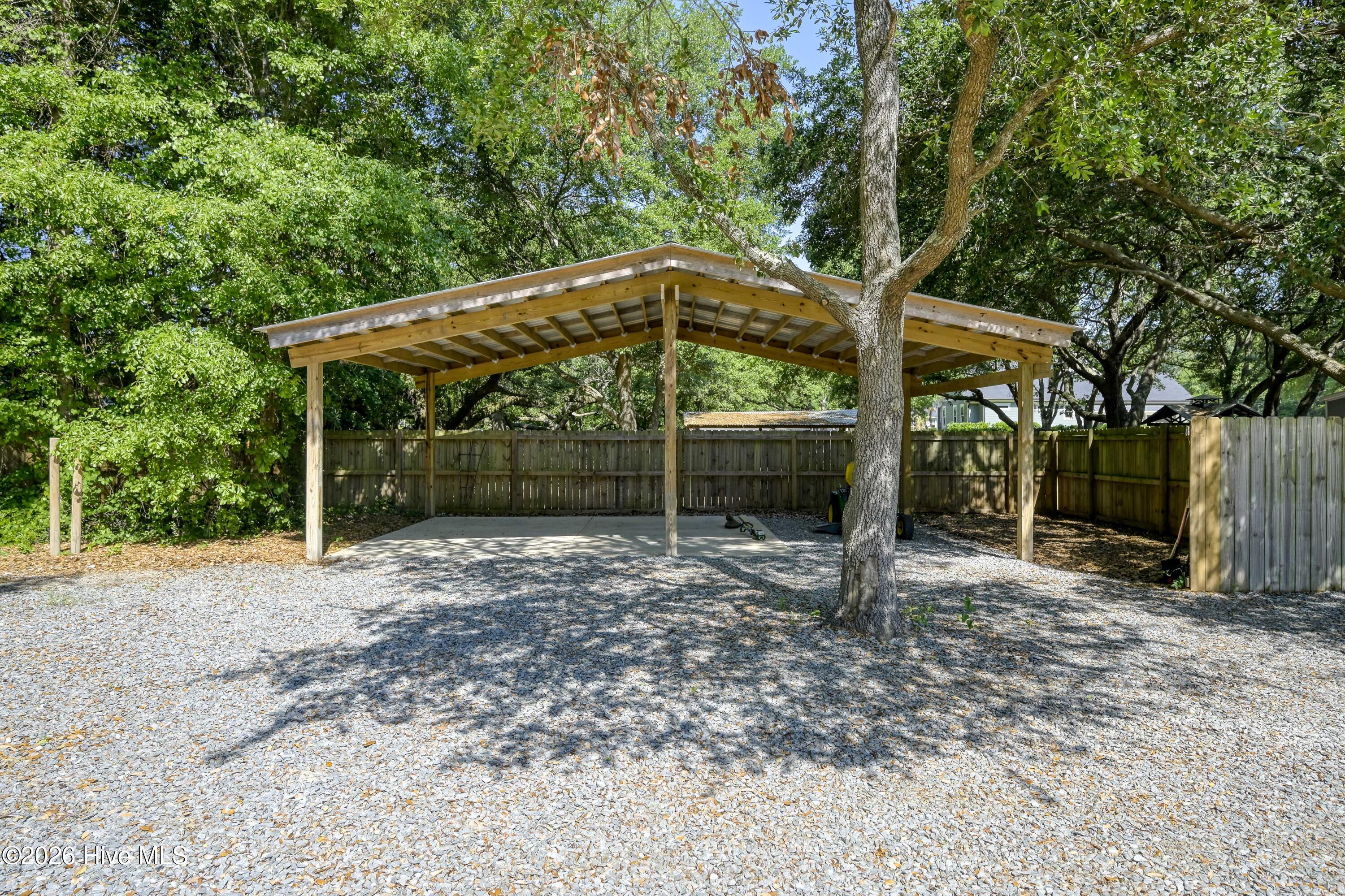 100569284 | Photo 47