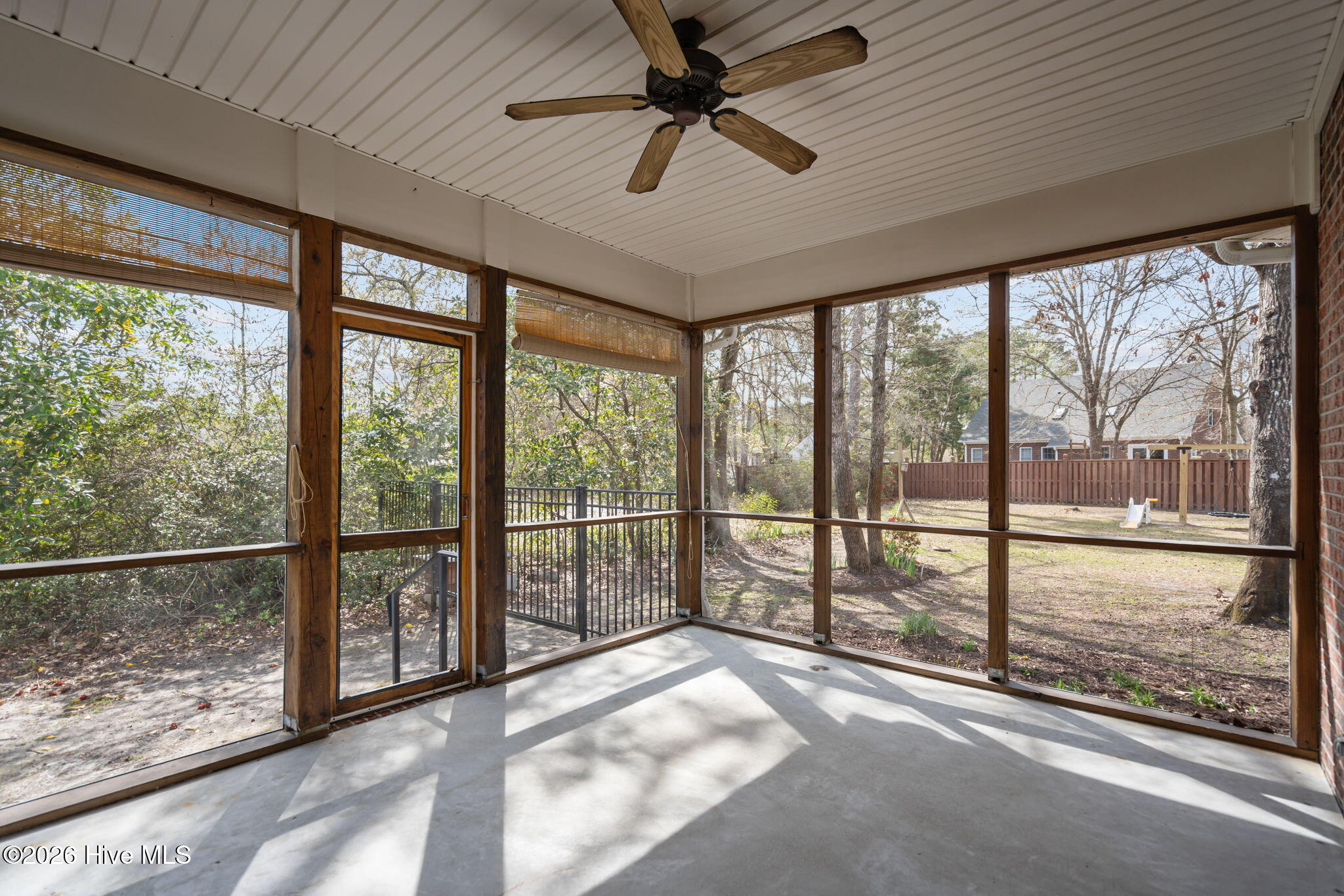 100562607 | Photo 52