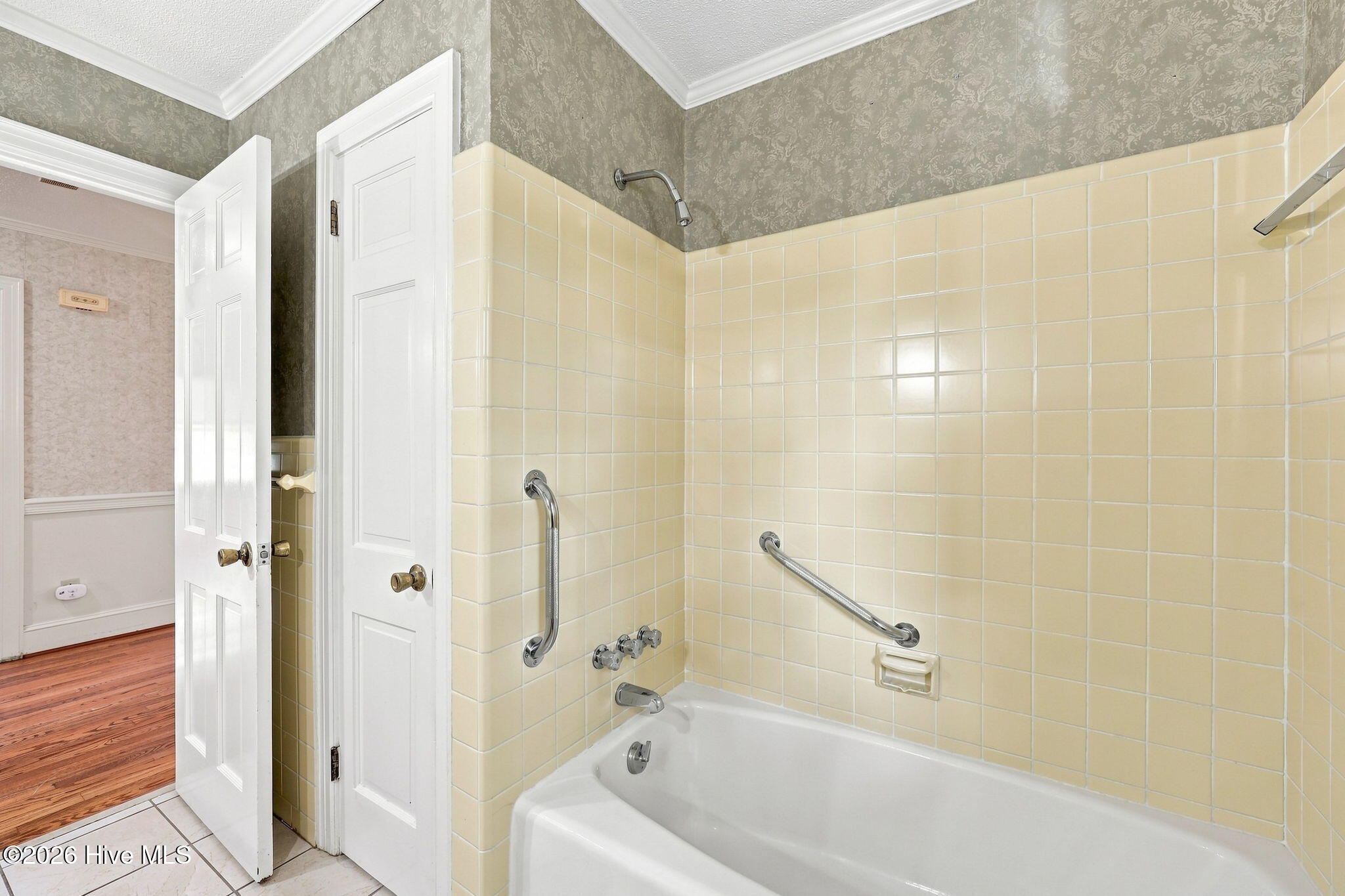 Exterior photo of 2212 Charles Boulevard, Greenville, NC 27858. MLS: 100600679