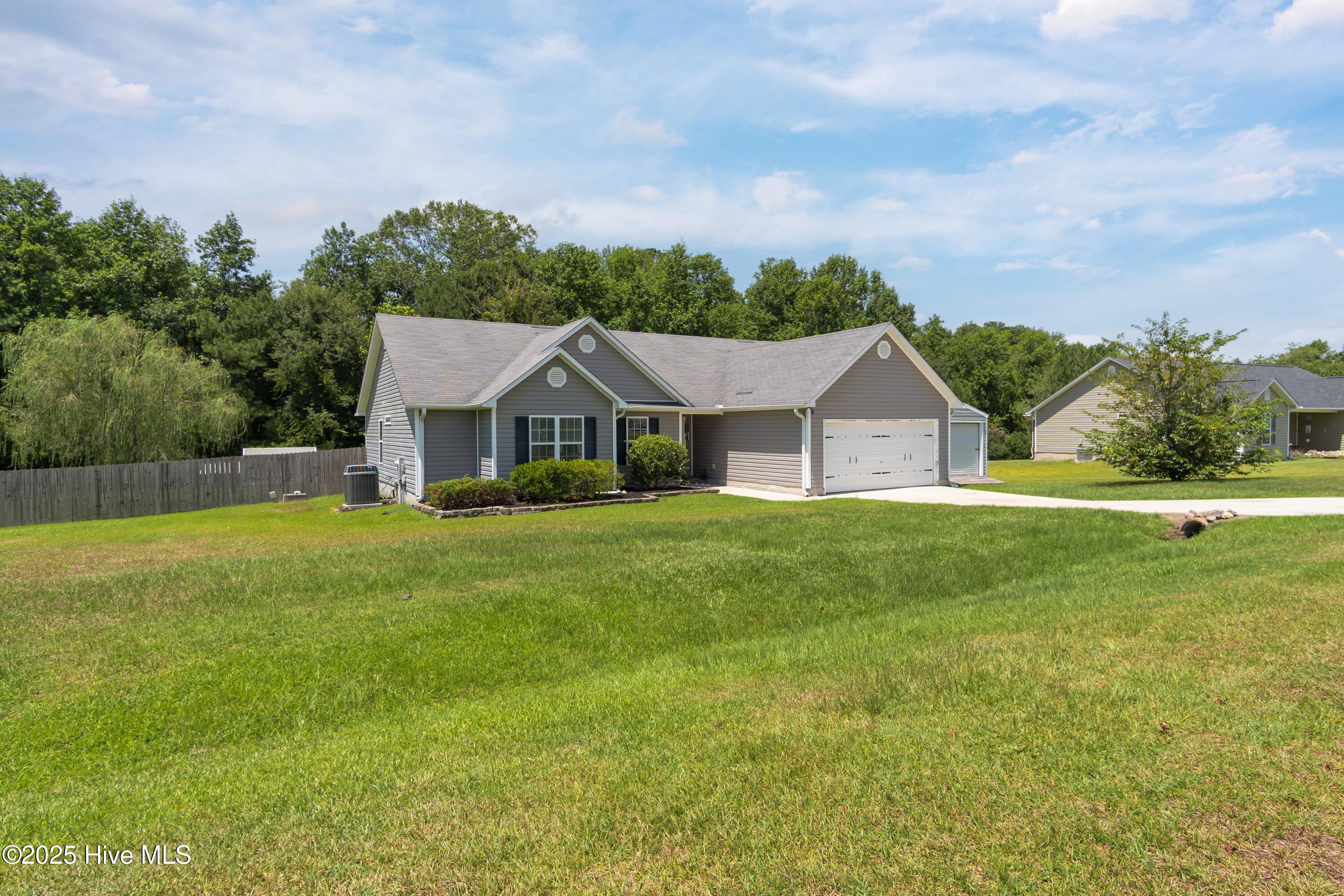 111 Camellia Creek Drive, Richlands, NC 28574 – photo 4: 003-111 Camellia Creek-3