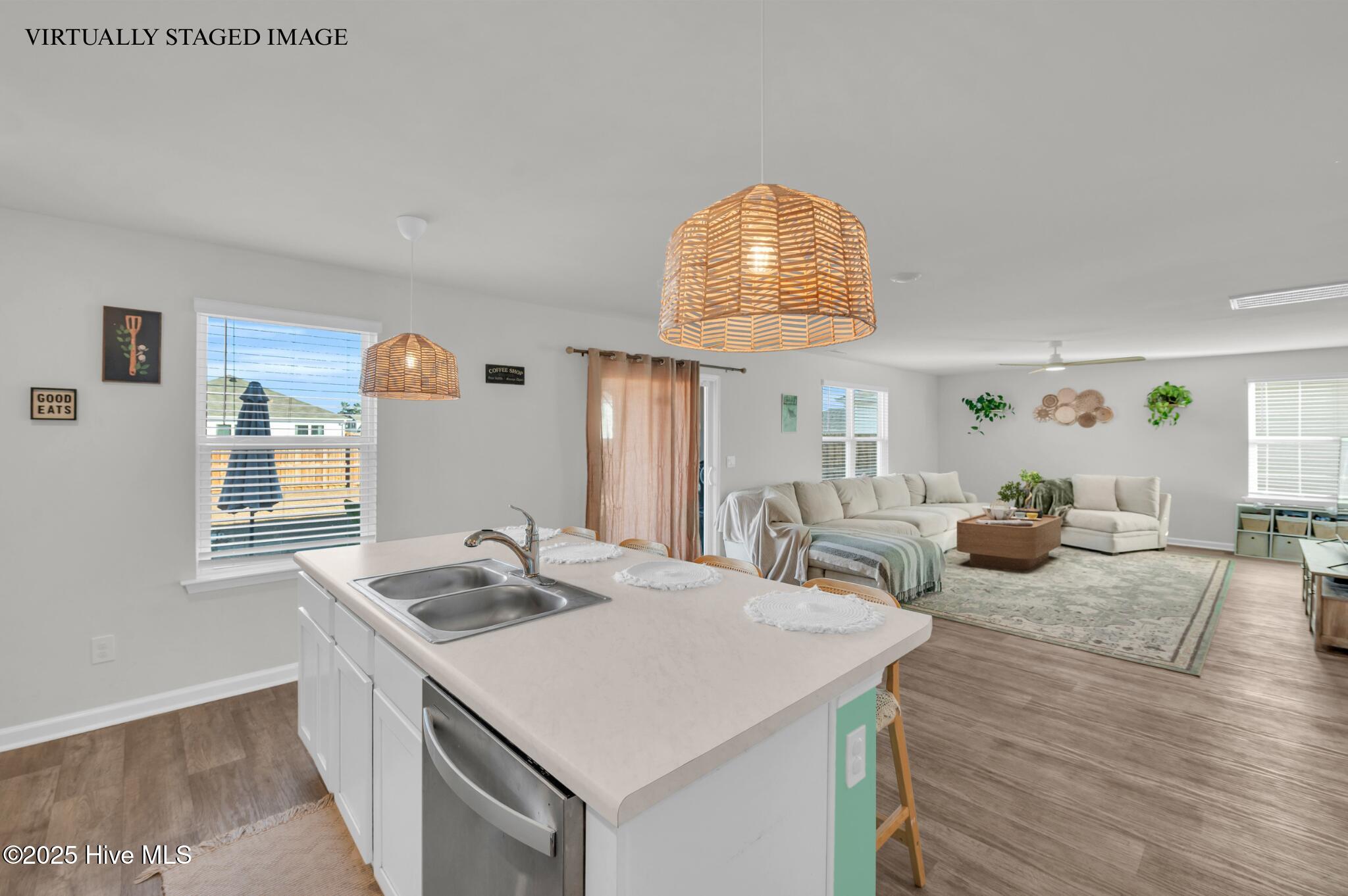 100543422 | Photo 11