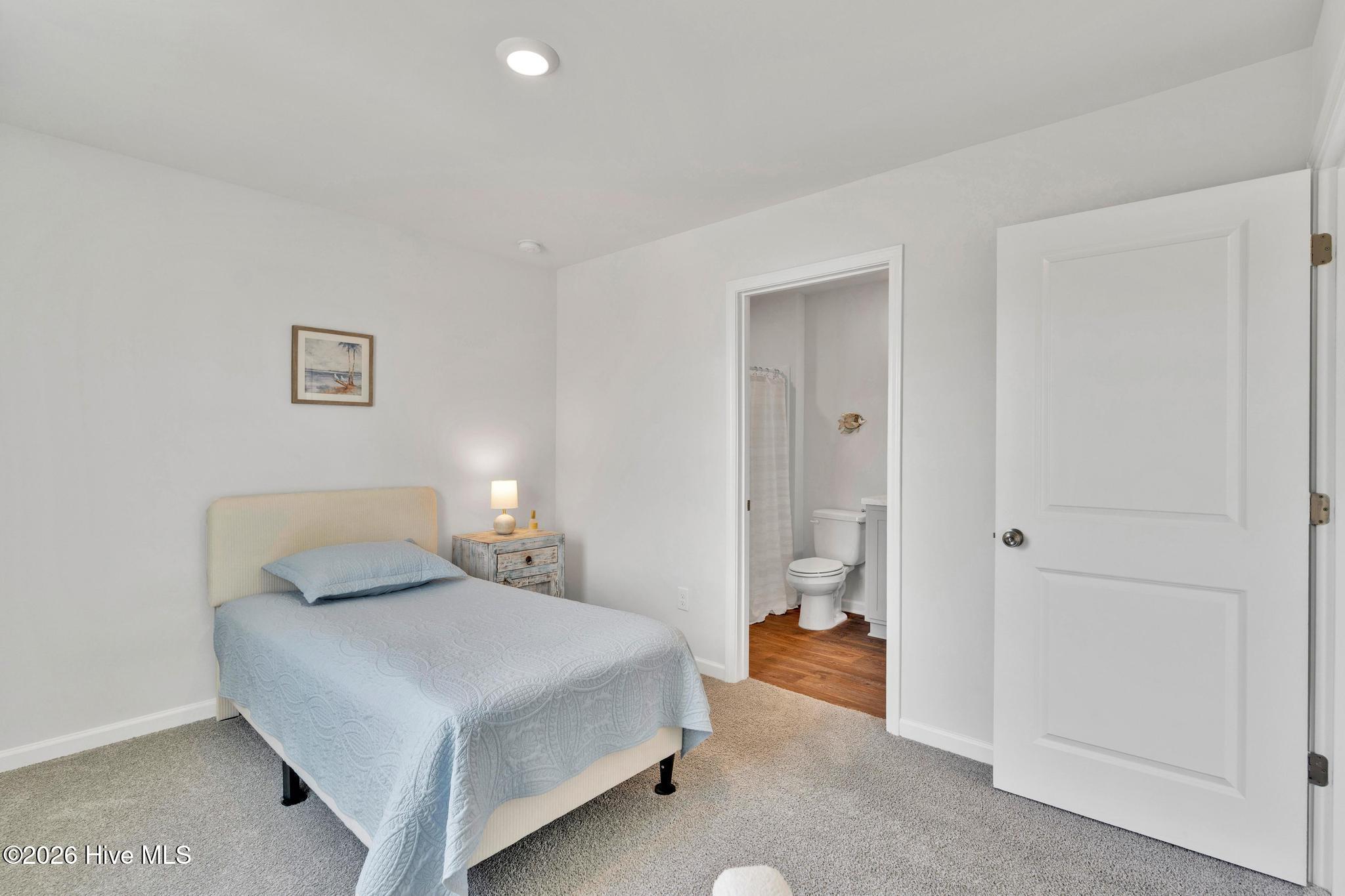 100563987 | Photo 22