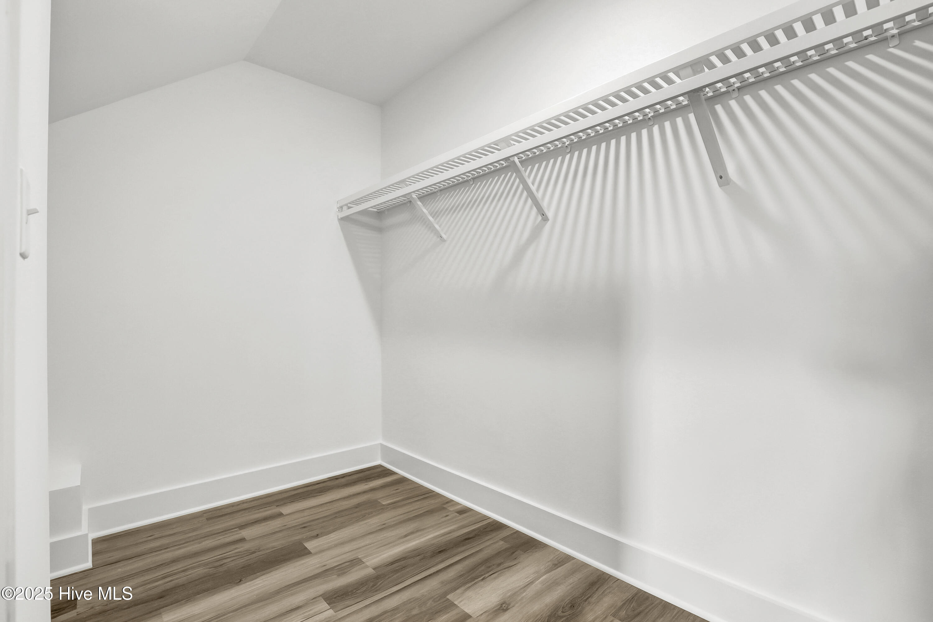 100485435 | Photo 27