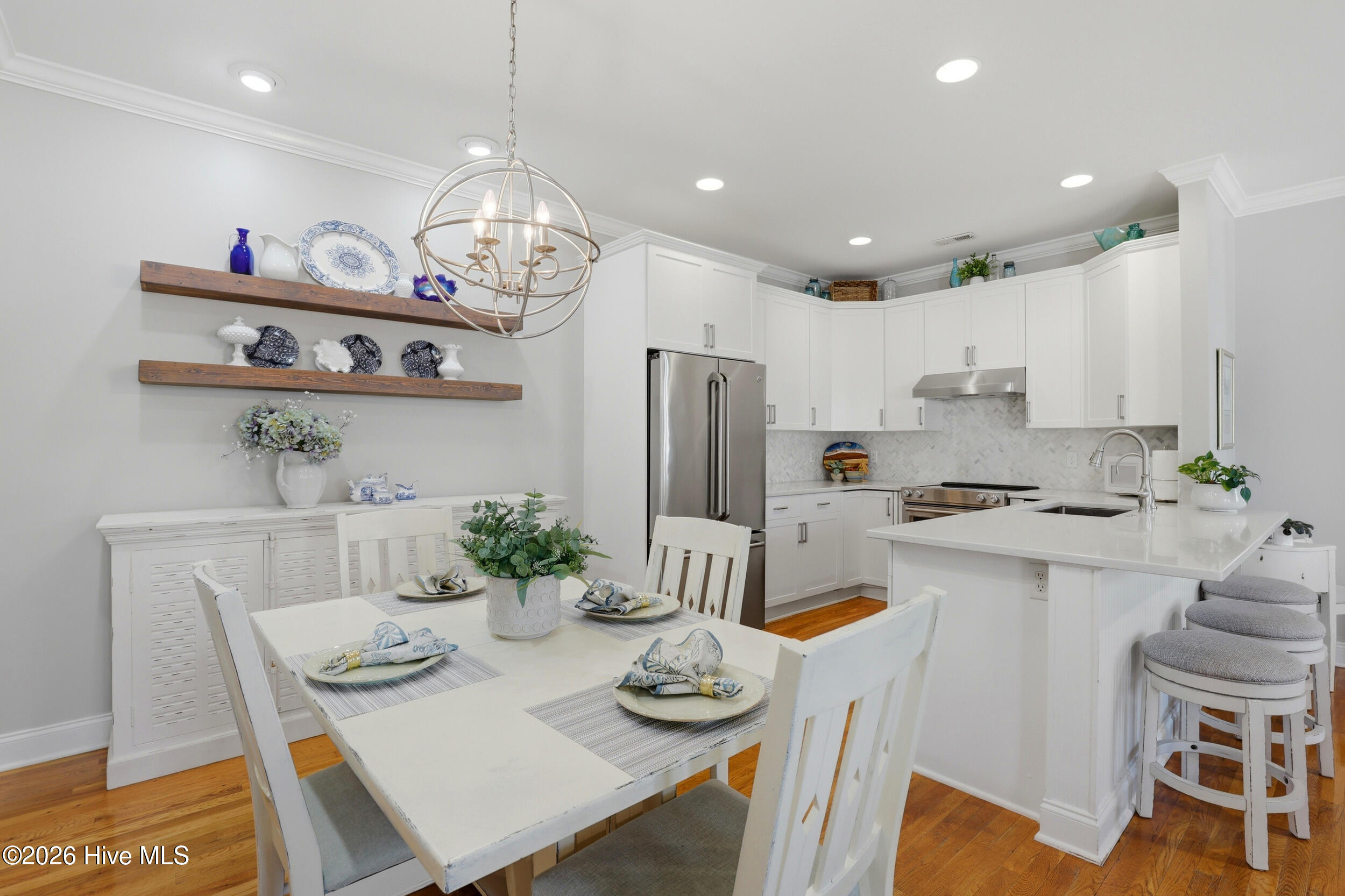 100559710 | Photo 27