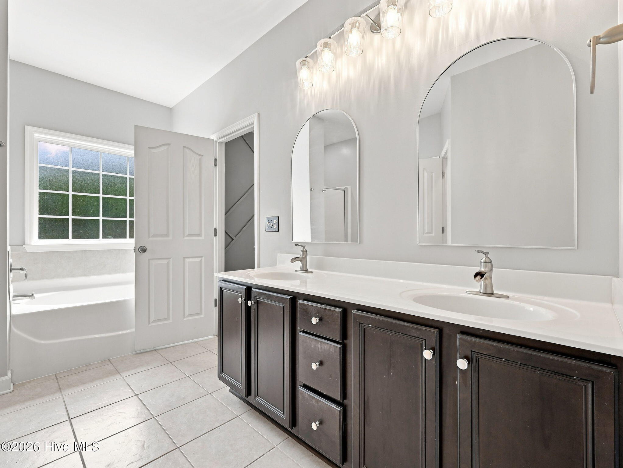 302 Squire Court,Maple Hill