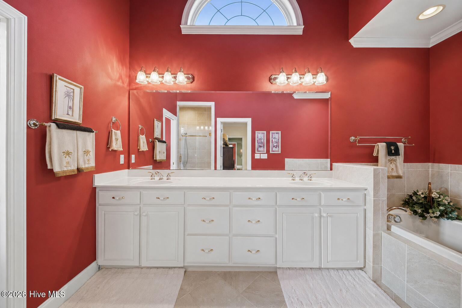 100570394 | Photo 54