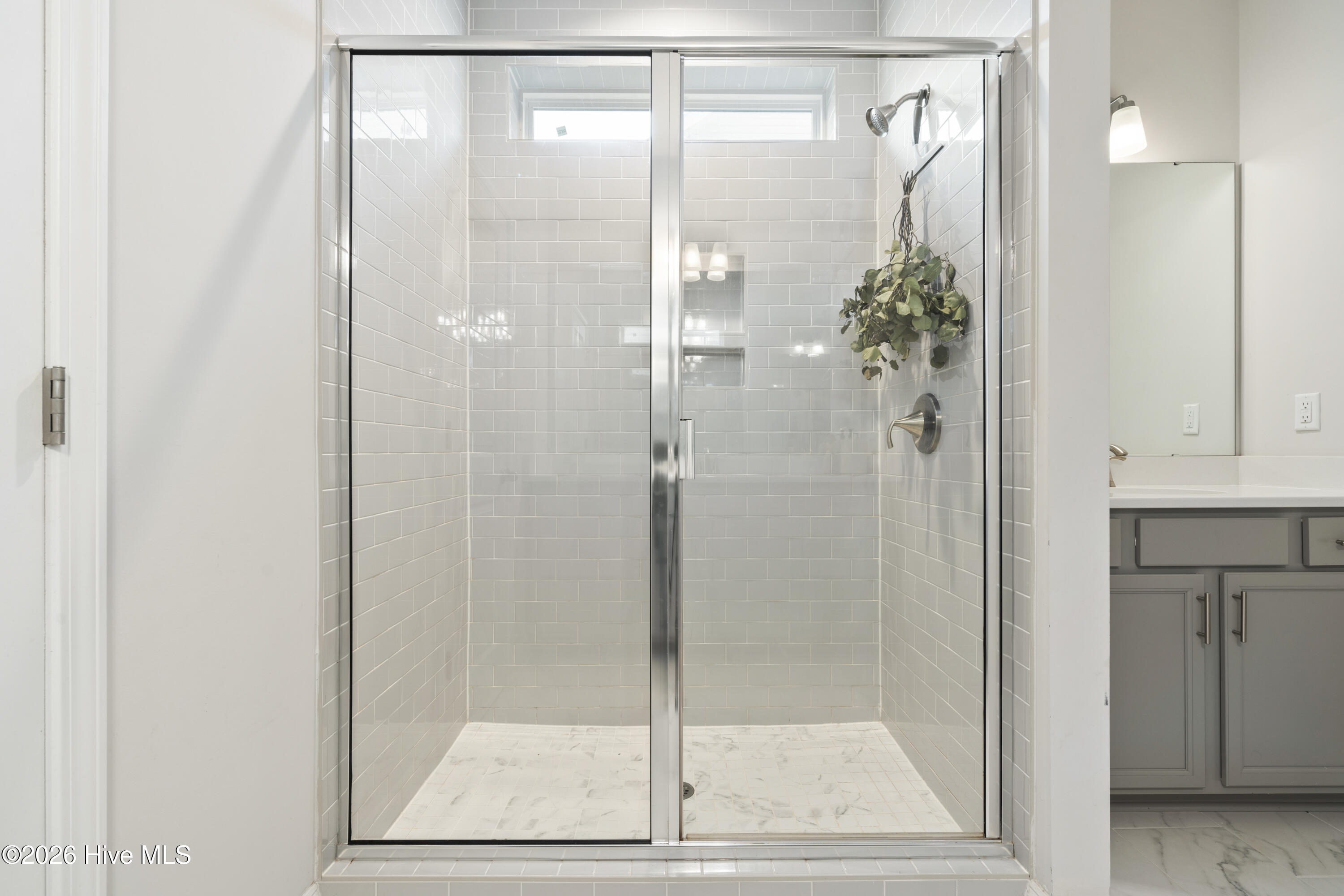 100564295 | Photo 28