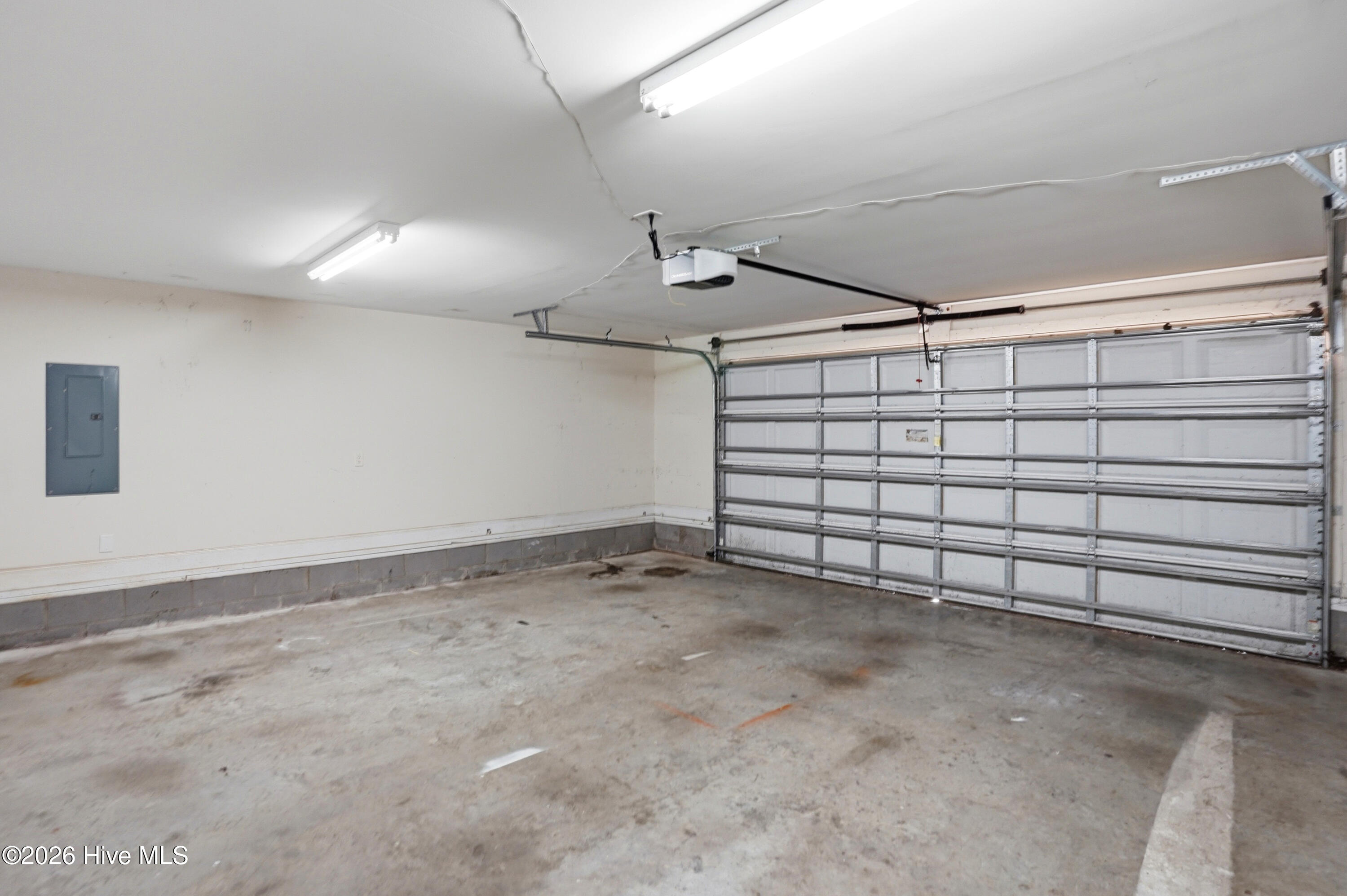 100562677 | Photo 34