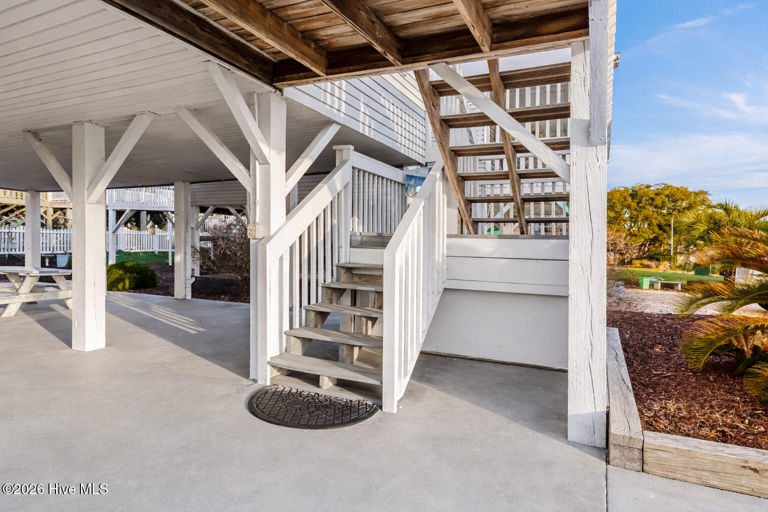 100563076 | Photo 33