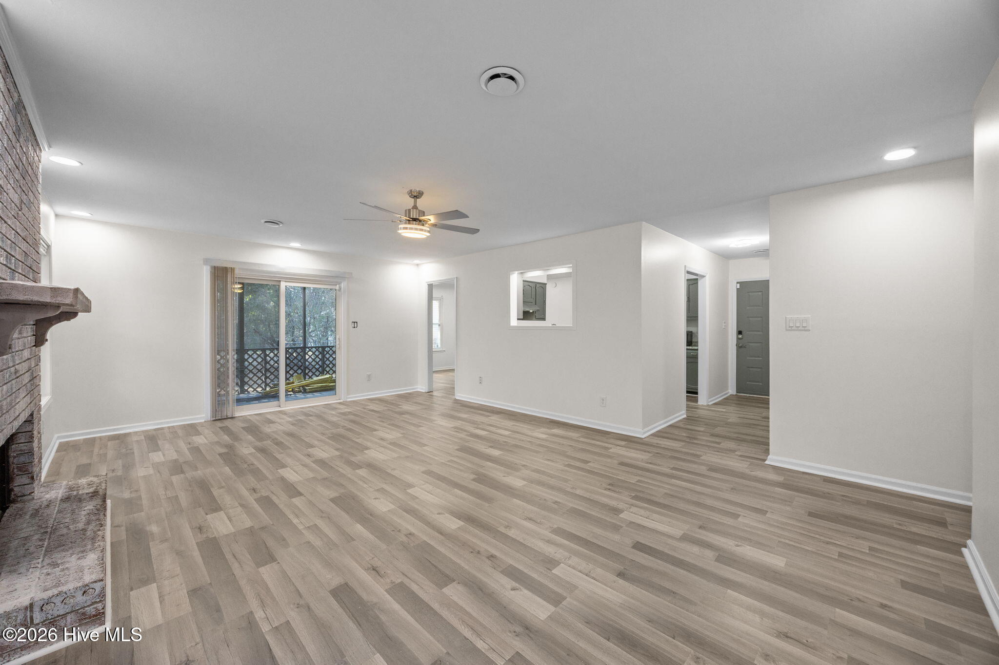 100554477 | Photo 11