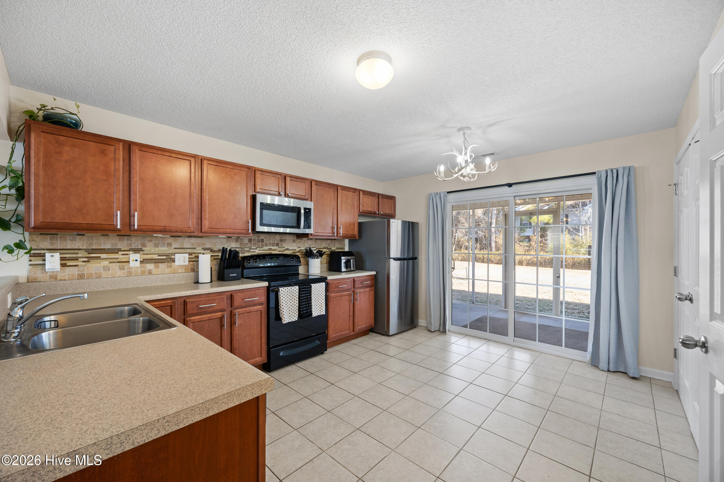 100554013 | Photo 11