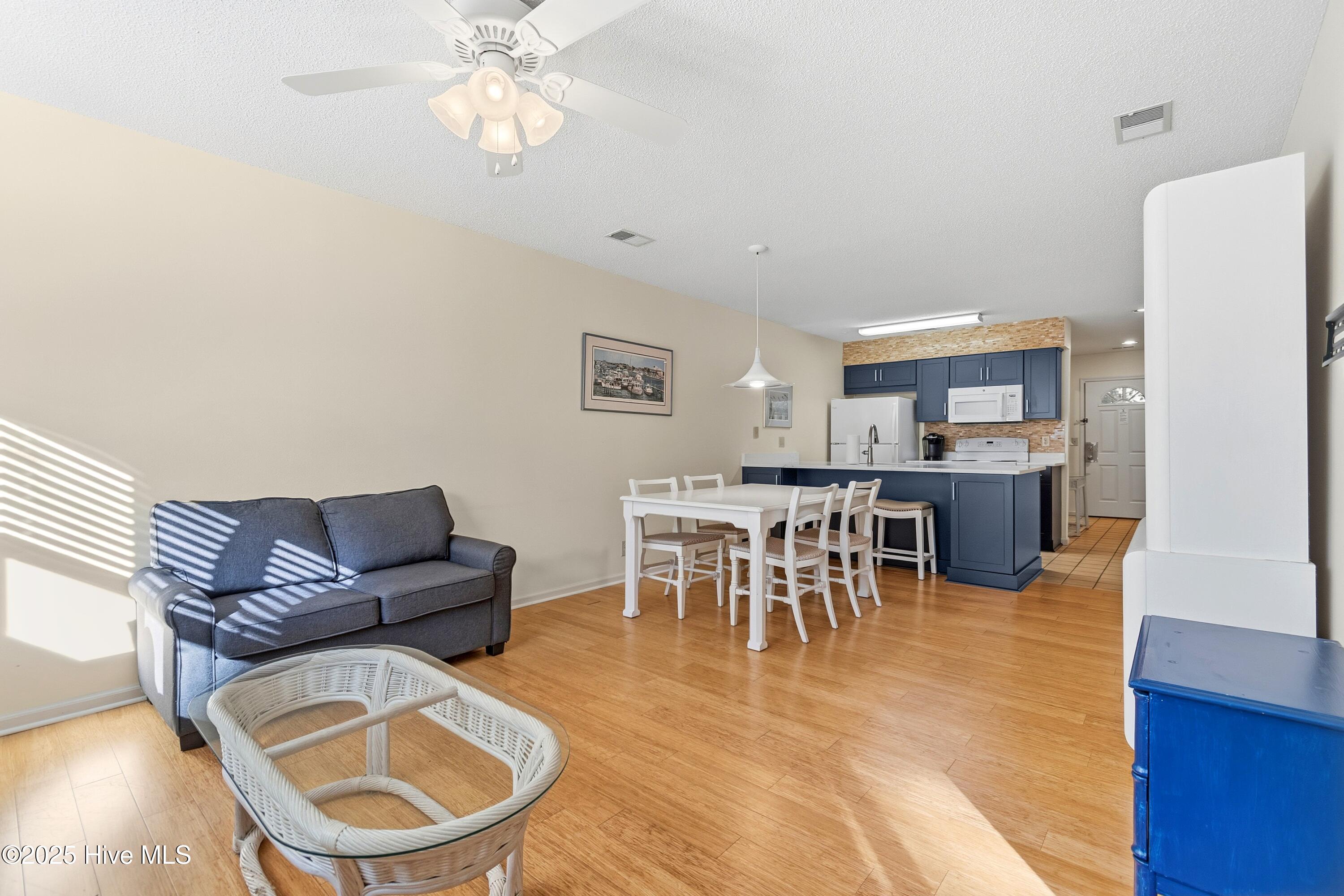 100544221 | Photo 37