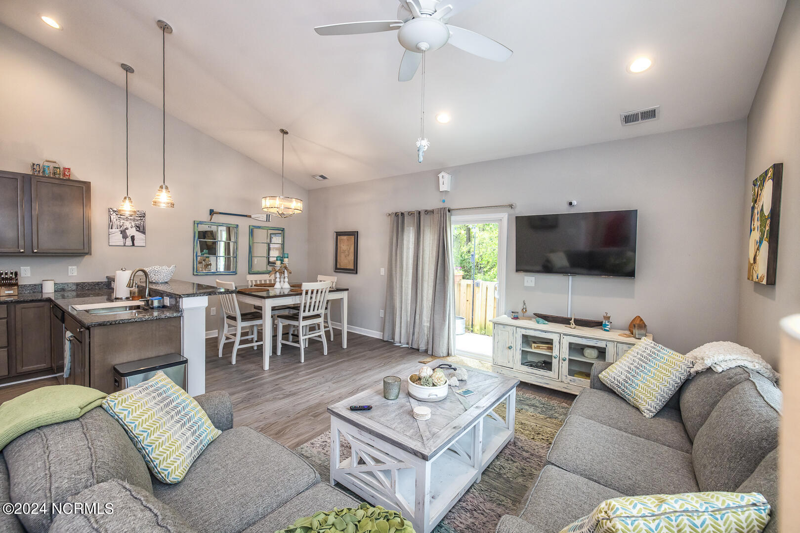 100548397 | Photo 10