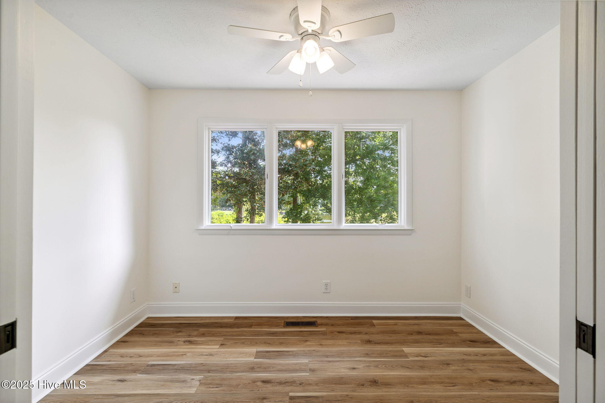 100517778 | Photo 27